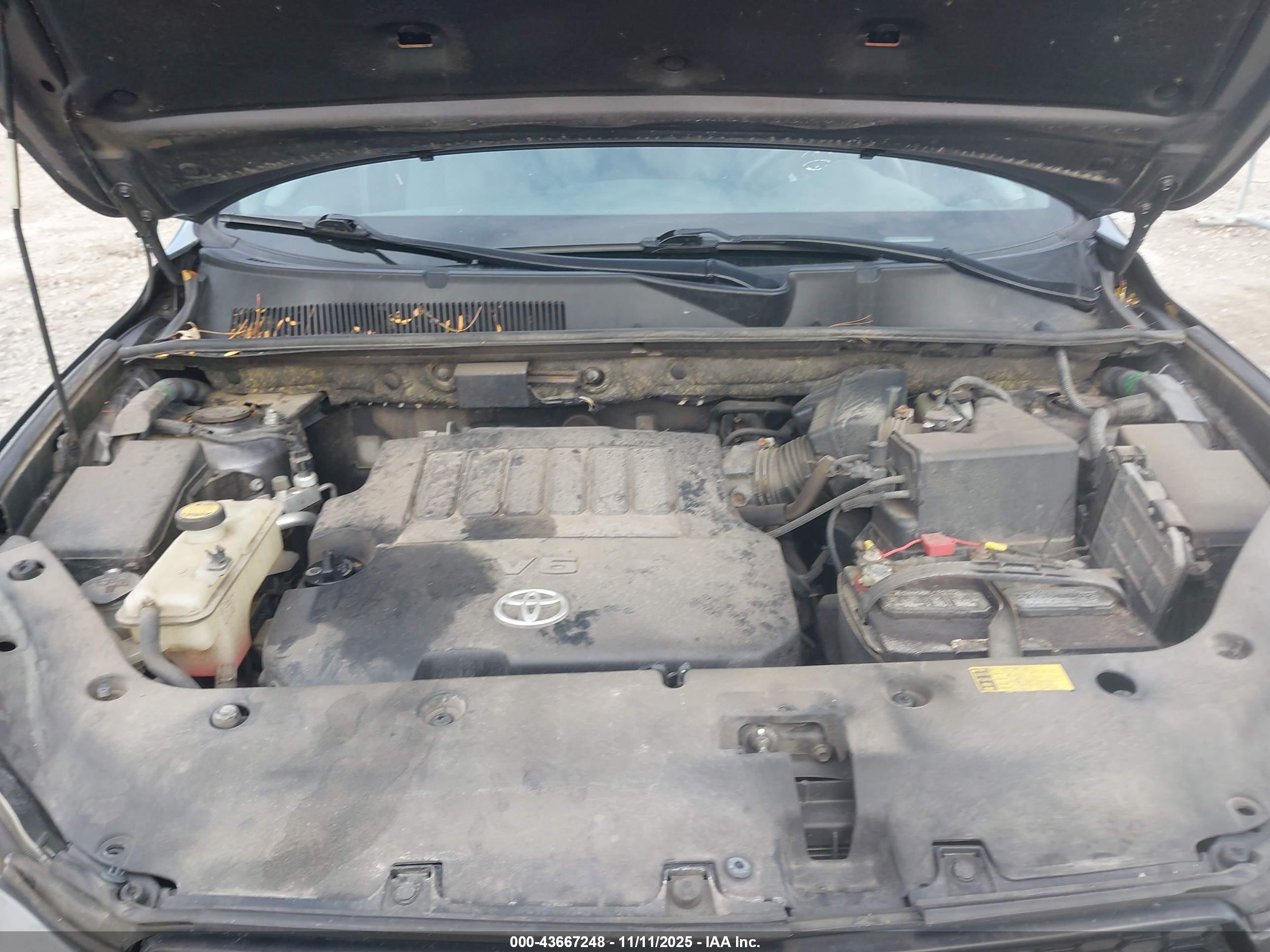 TOYOTA RAV4 image 10