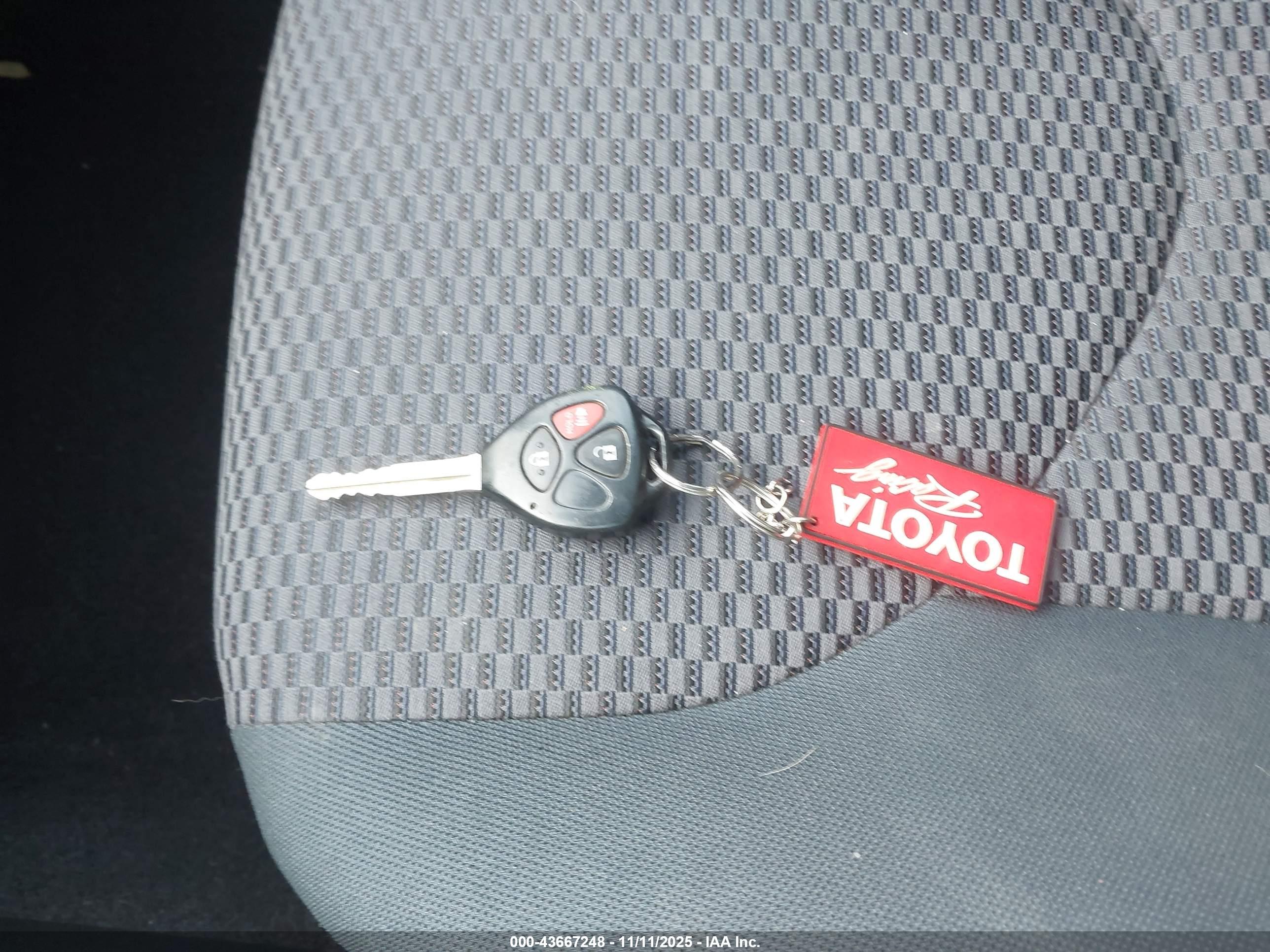 TOYOTA RAV4 image 11
