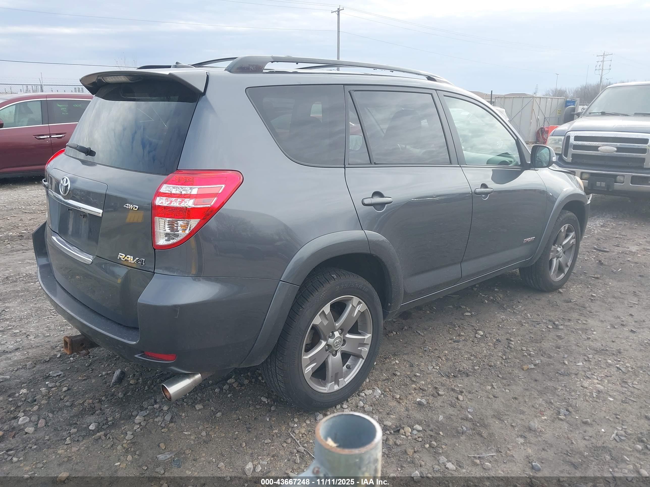 TOYOTA RAV4 image 4