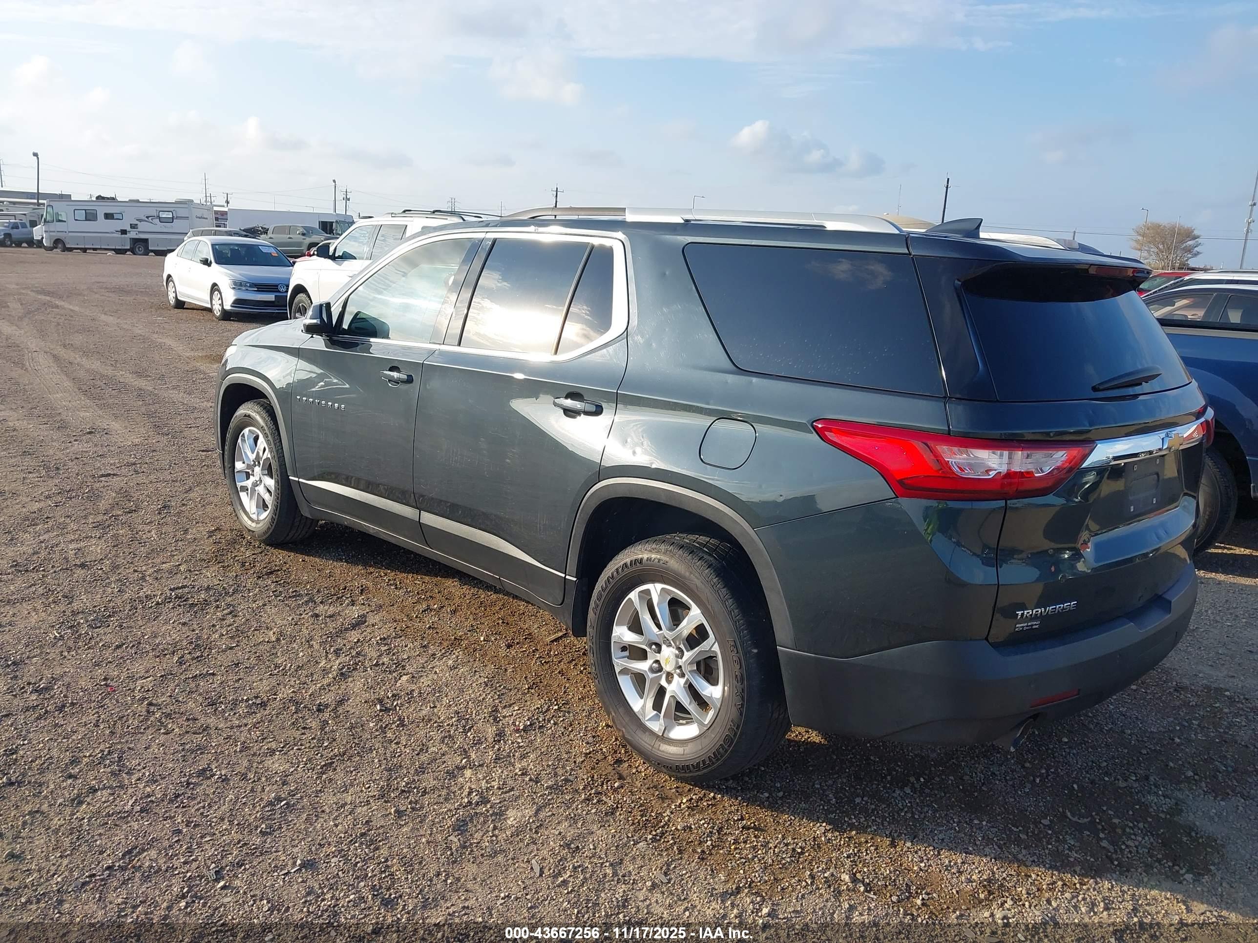 CHEVROLET TRAVERSE image 3