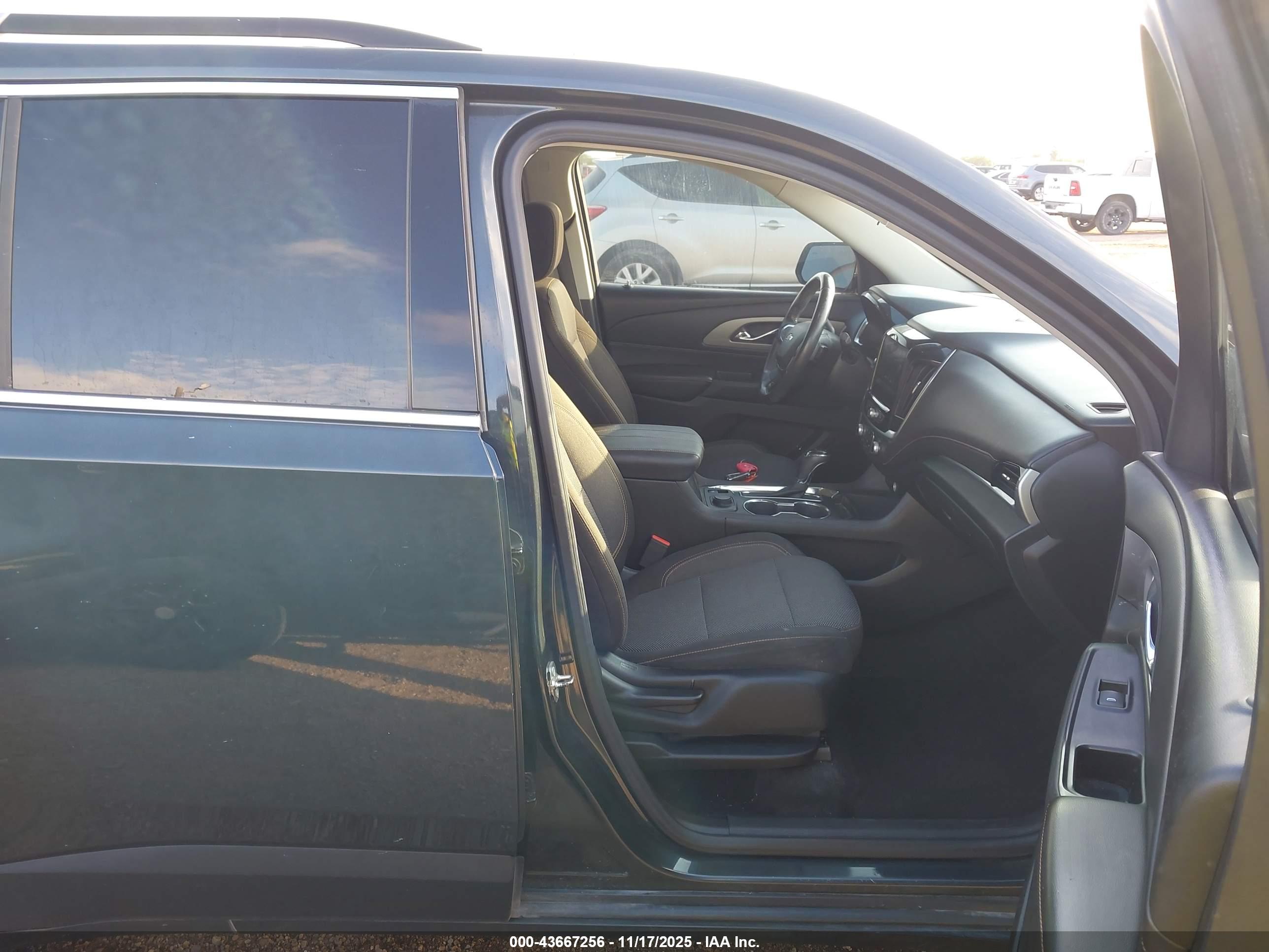 CHEVROLET TRAVERSE image 5