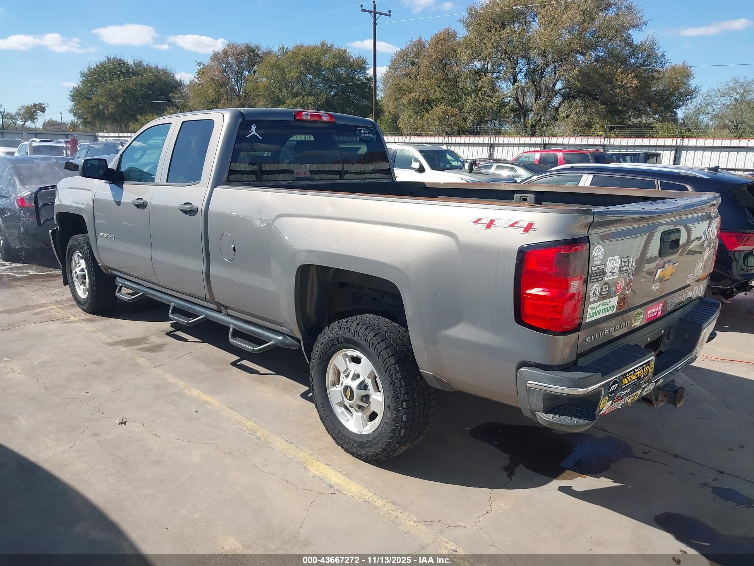 CHEVROLET SILVERADO image 3