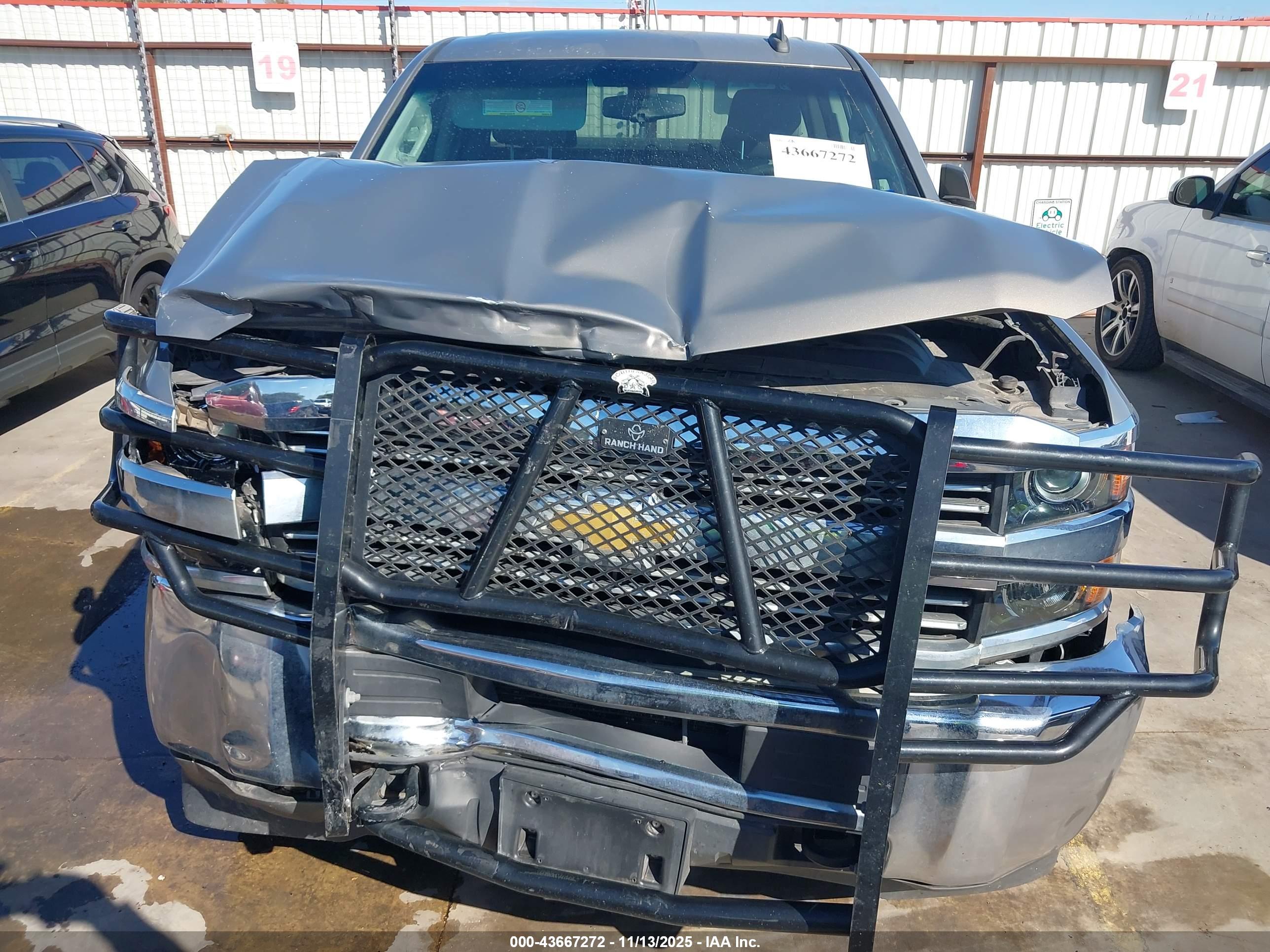CHEVROLET SILVERADO image 6