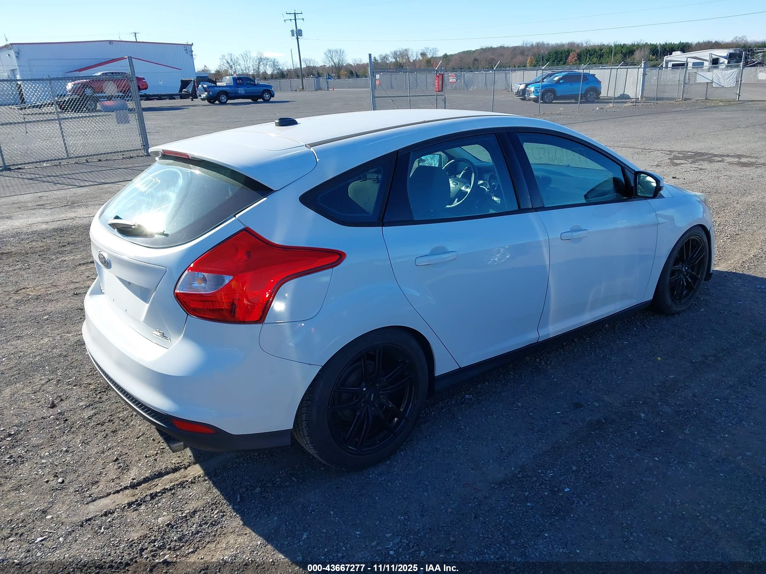 FORD FOCUS image 4