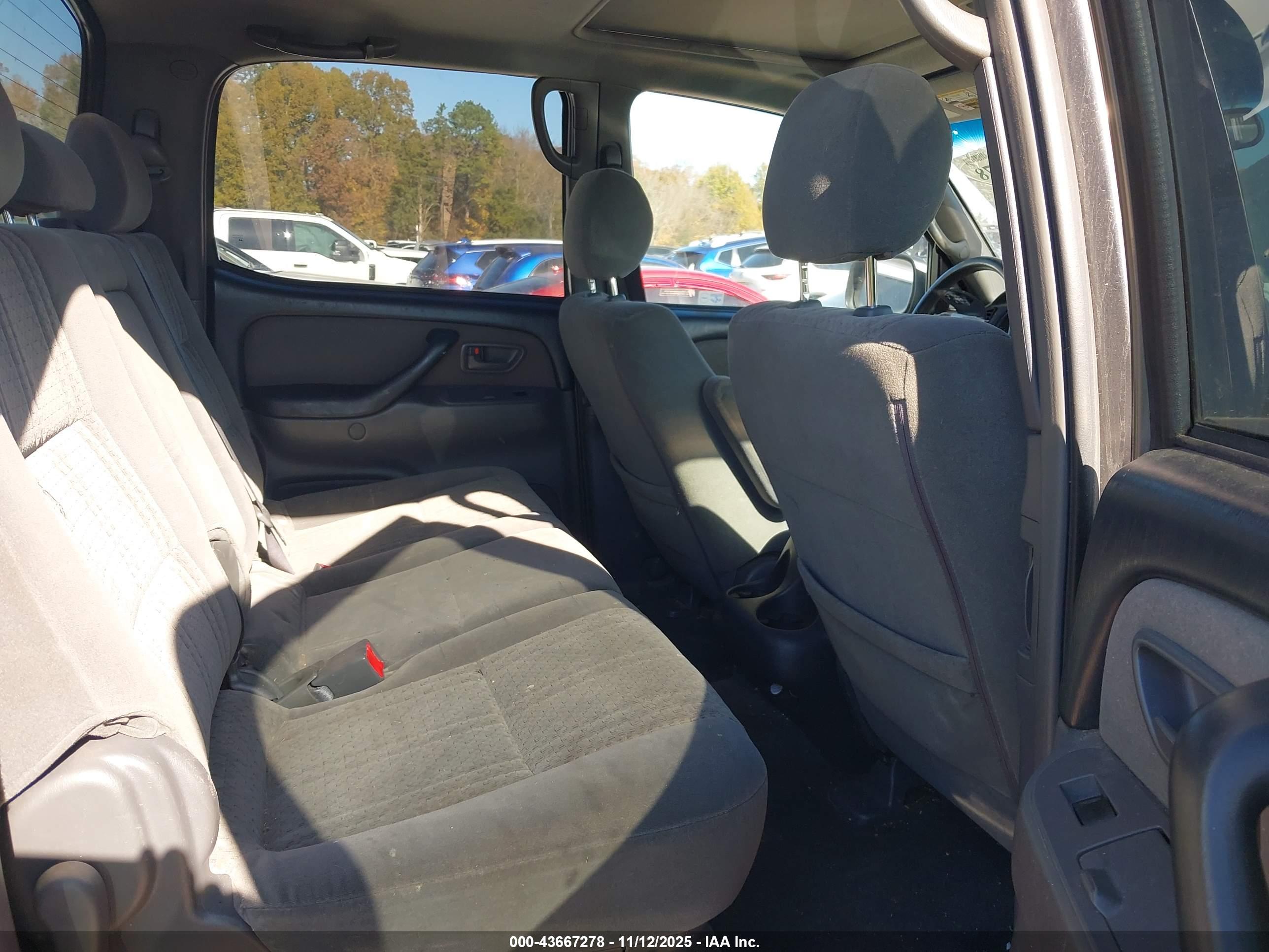 TOYOTA TUNDRA image 8
