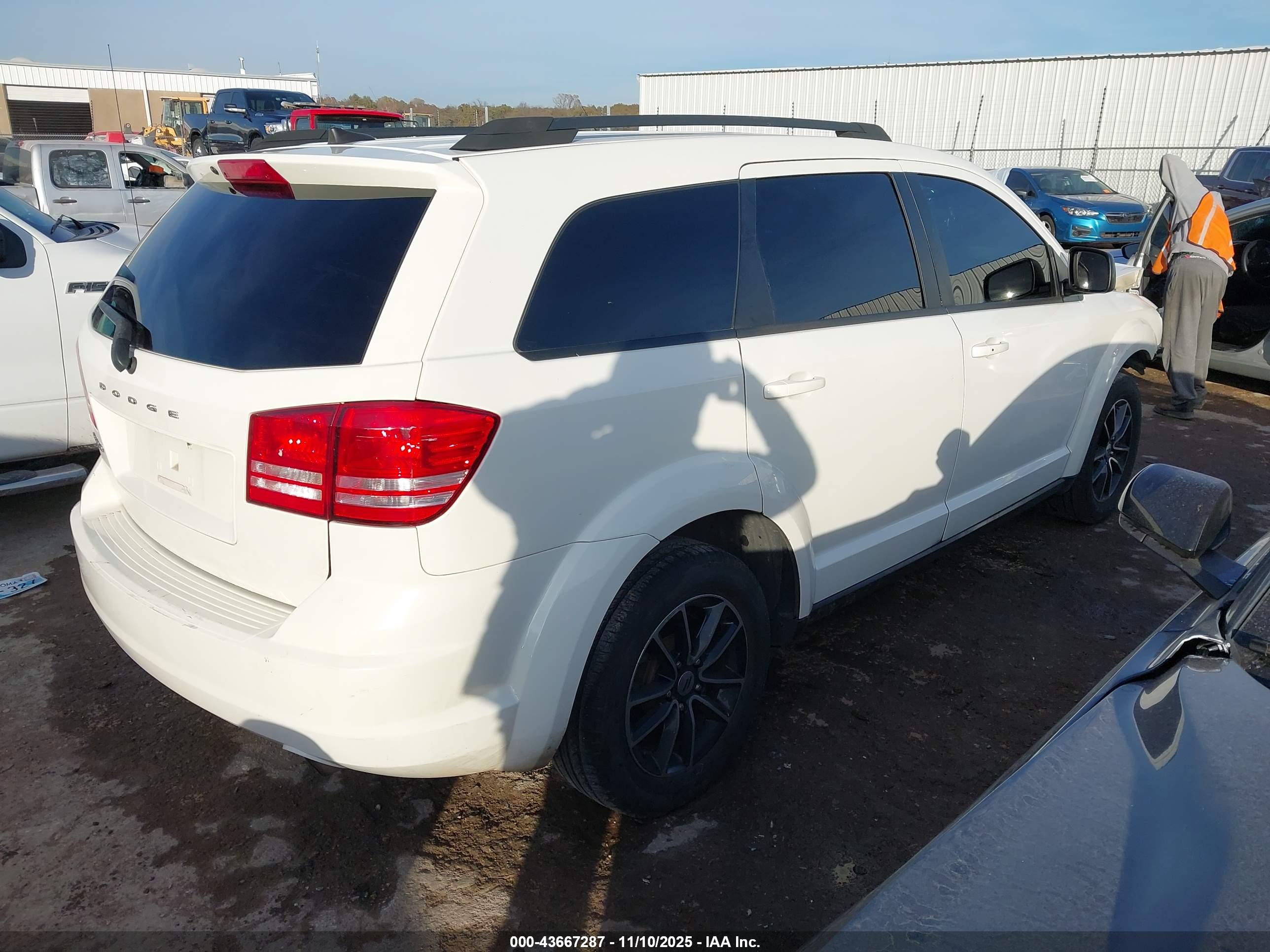 DODGE JOURNEY image 4