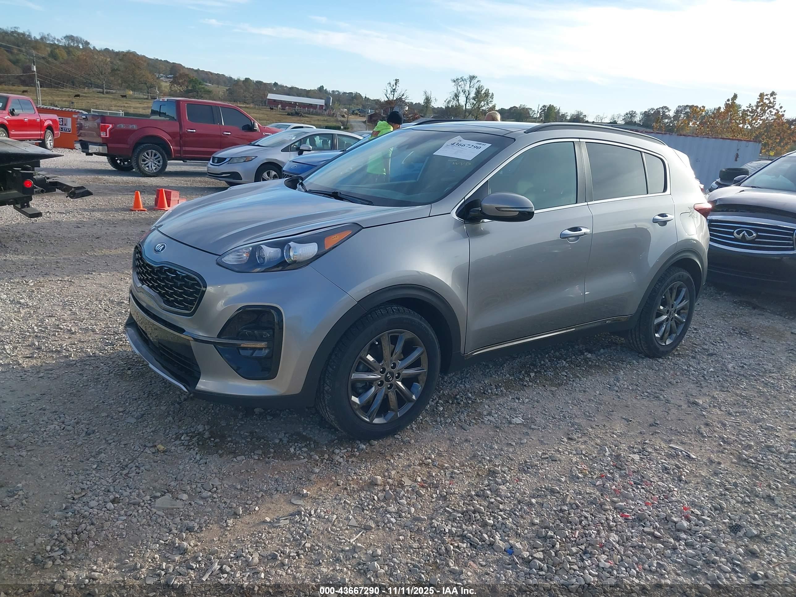 KIA SPORTAGE image 2