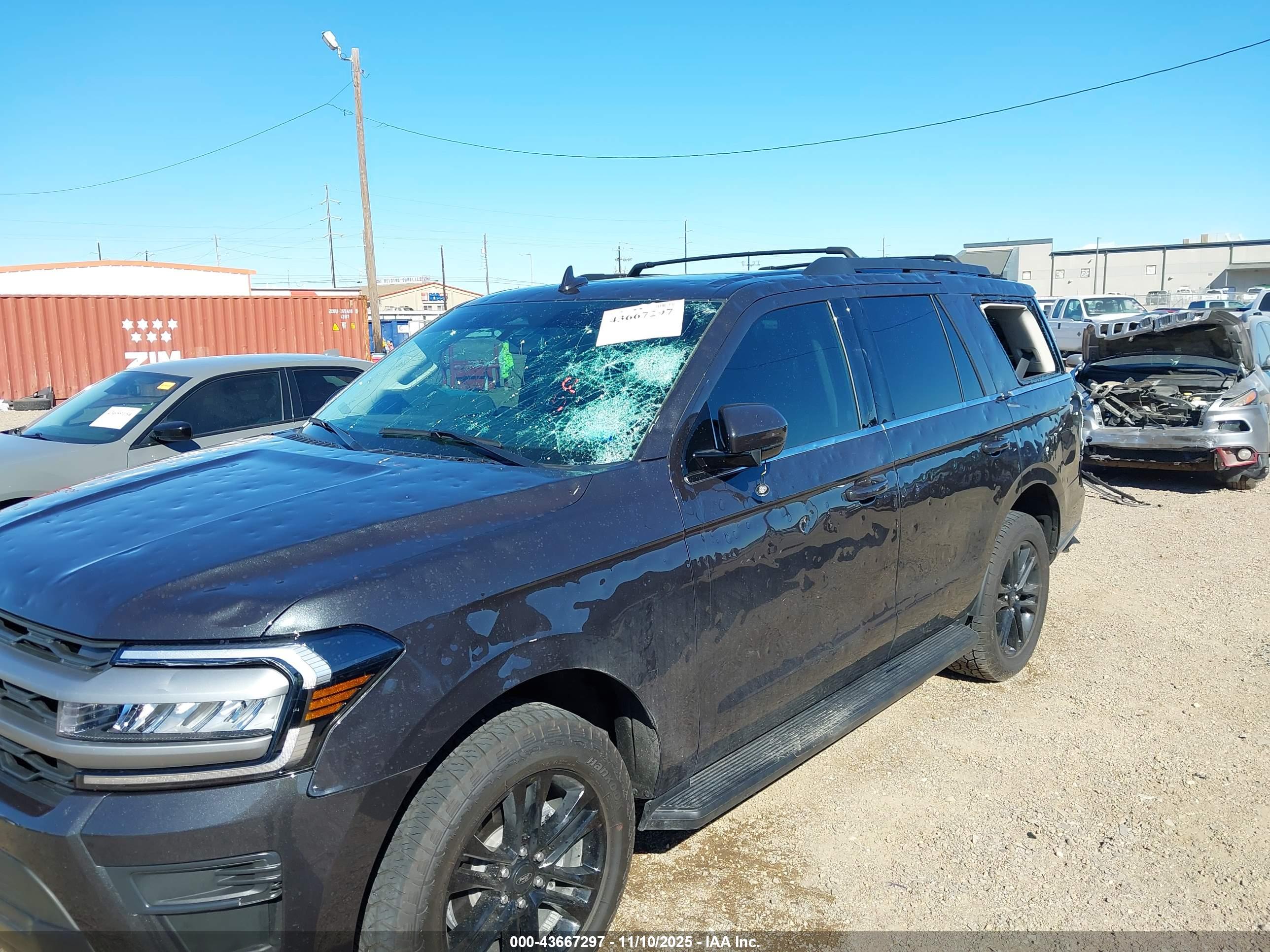 FORD EXPEDITION image 6