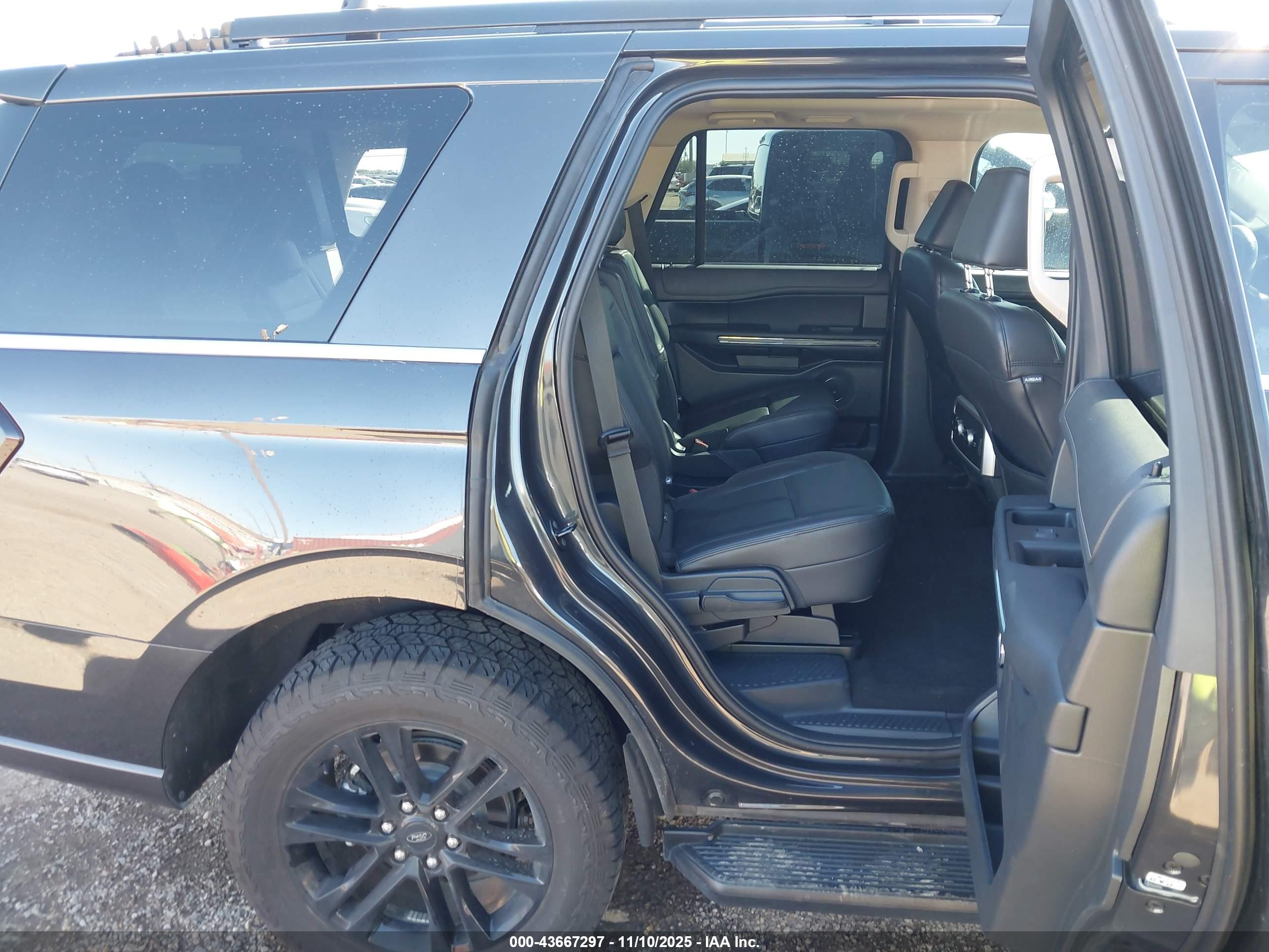 FORD EXPEDITION image 8