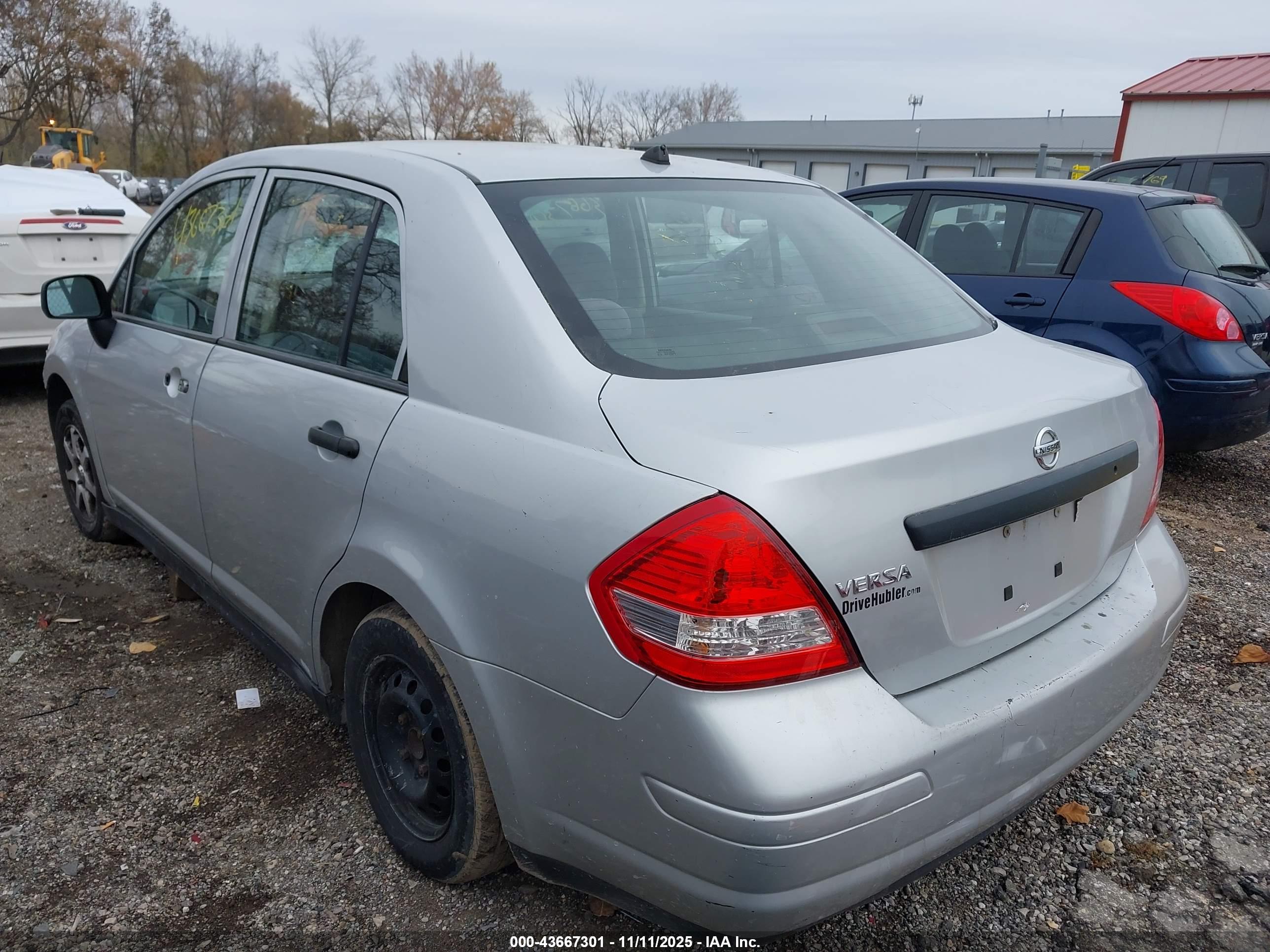 NISSAN VERSA image 3