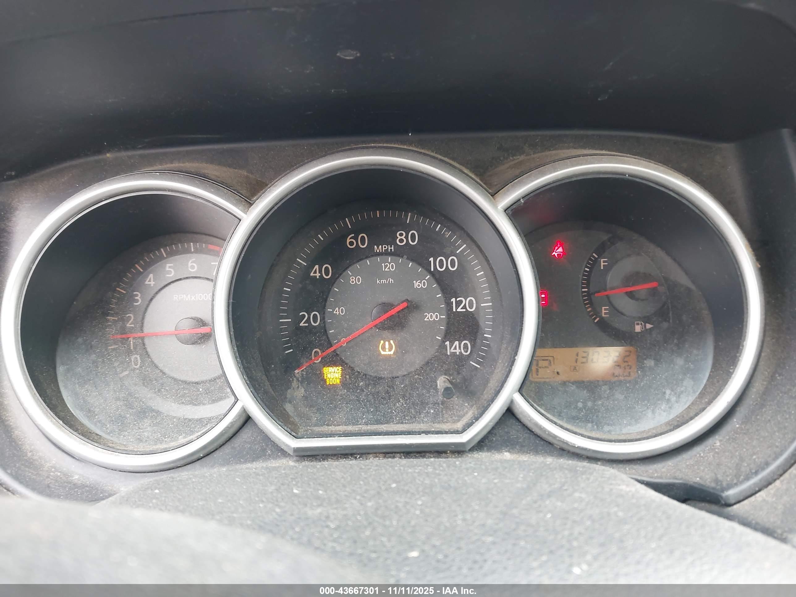 NISSAN VERSA image 7