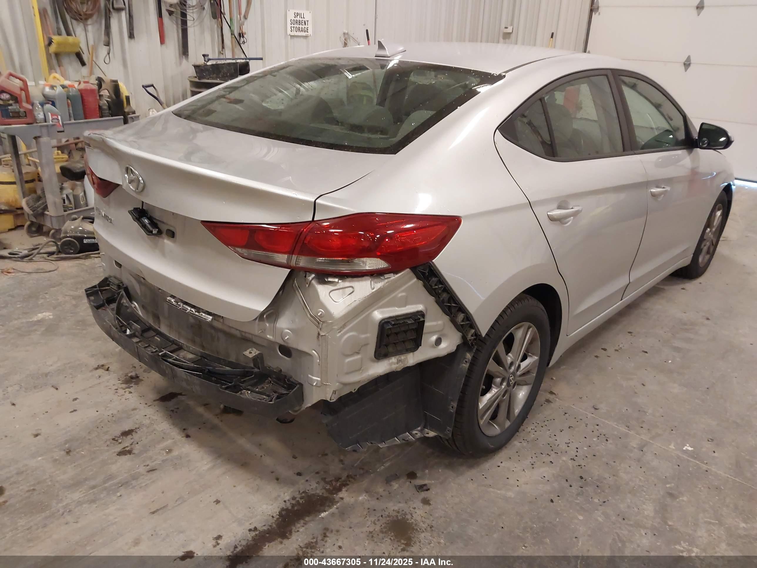 HYUNDAI ELANTRA image 4