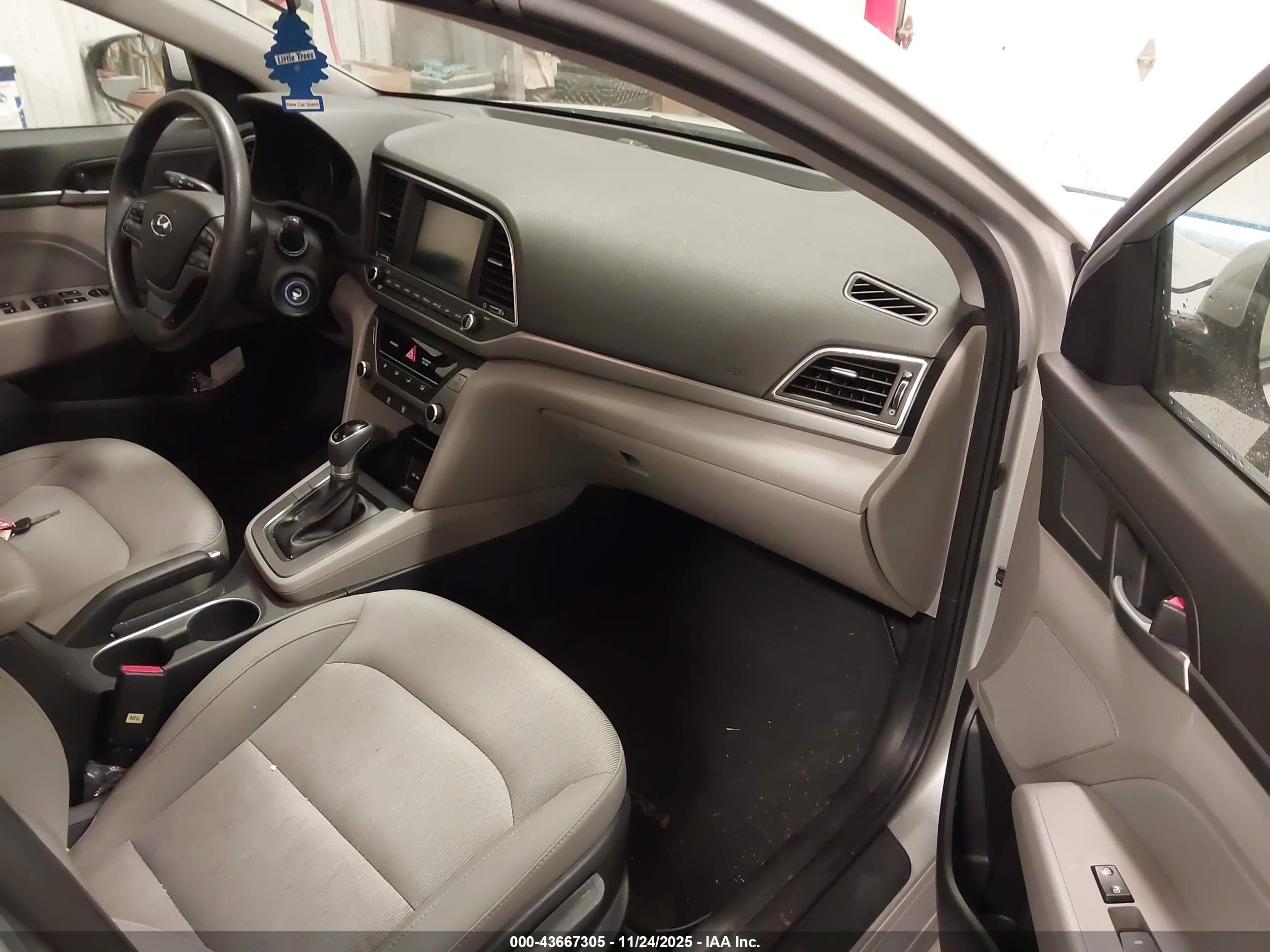 HYUNDAI ELANTRA image 5
