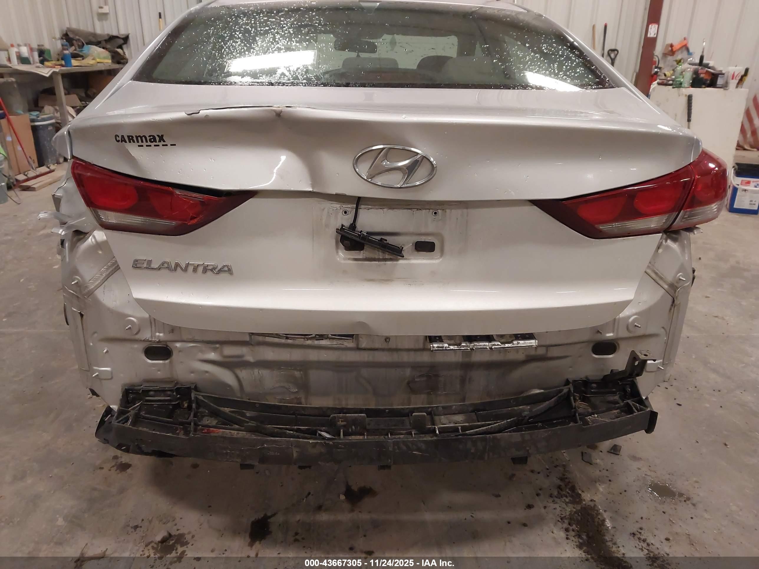 HYUNDAI ELANTRA image 6