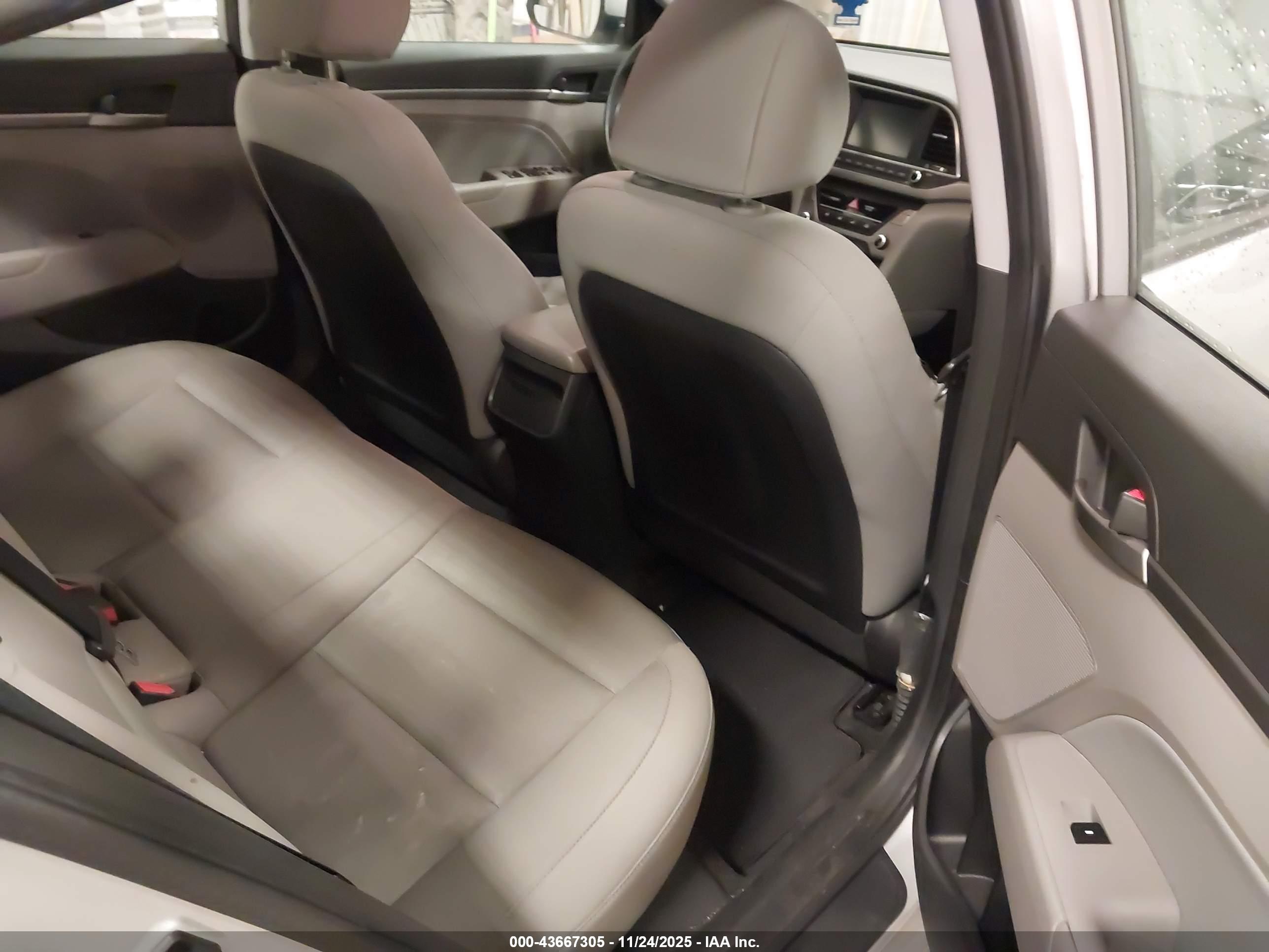 HYUNDAI ELANTRA image 8