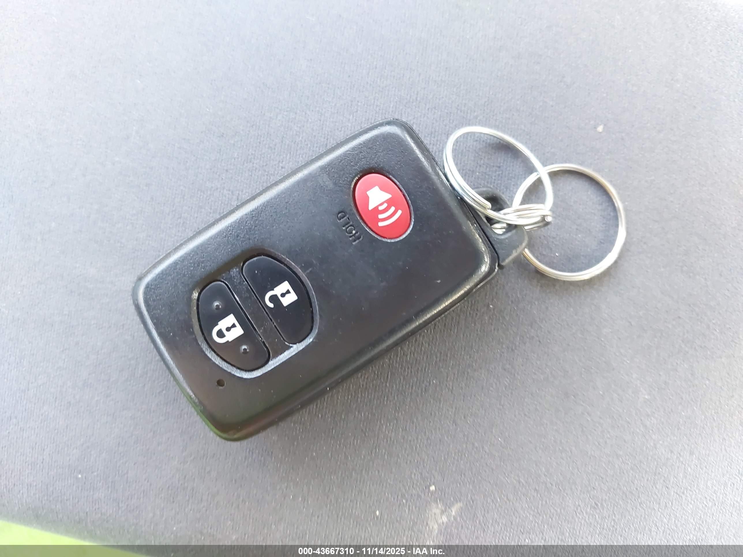 TOYOTA PRIUS image 11