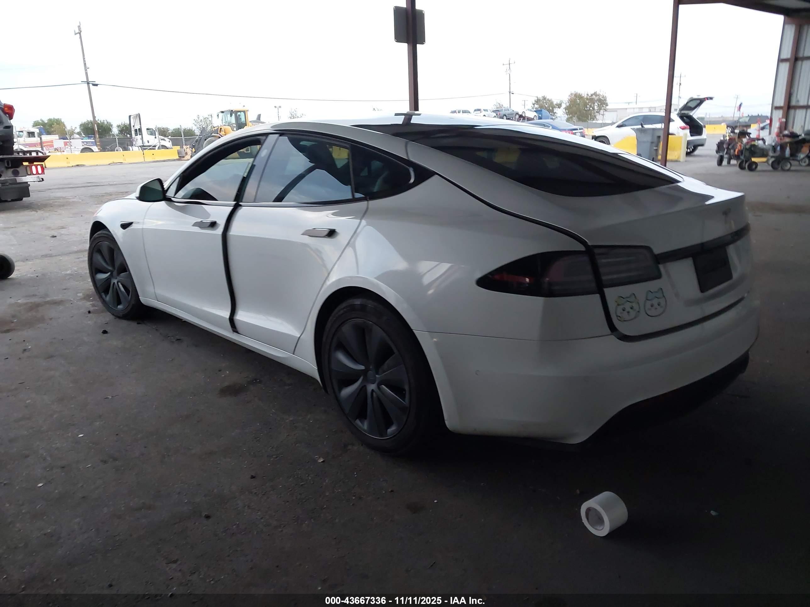TESLA MODEL image 3