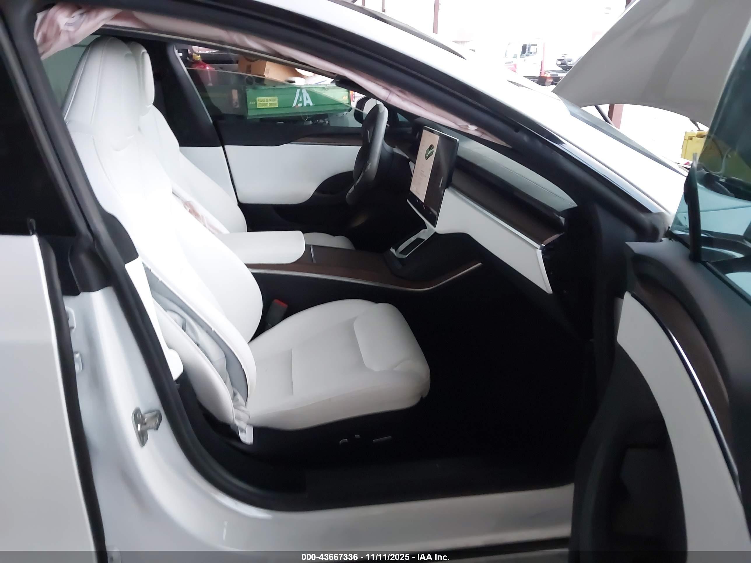 TESLA MODEL image 5