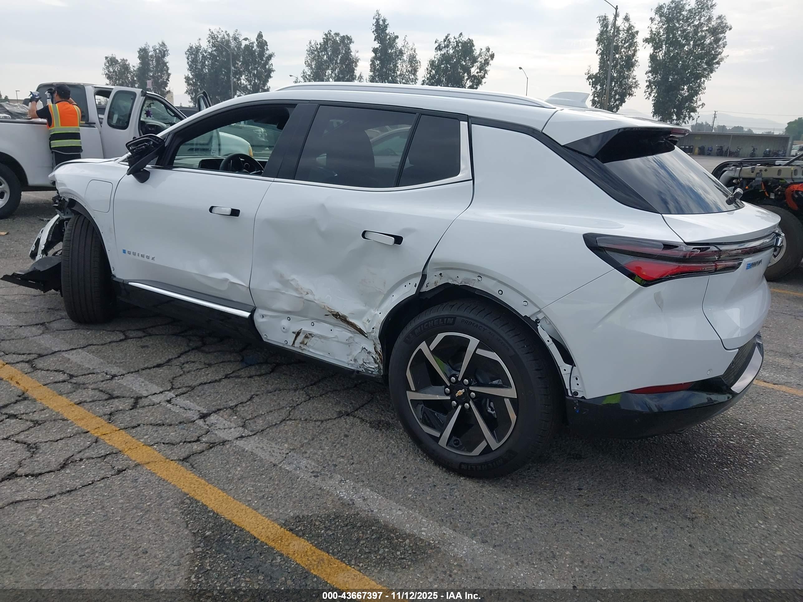 CHEVROLET EQUINOX image 3