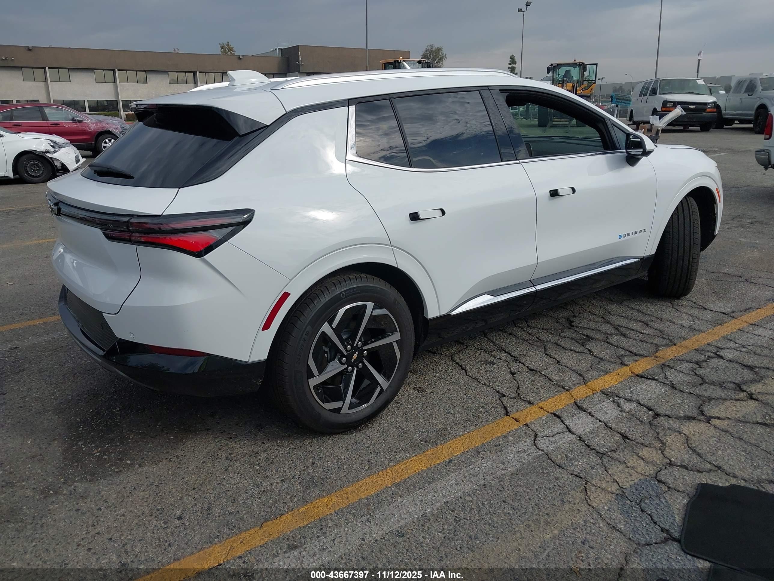 CHEVROLET EQUINOX image 4