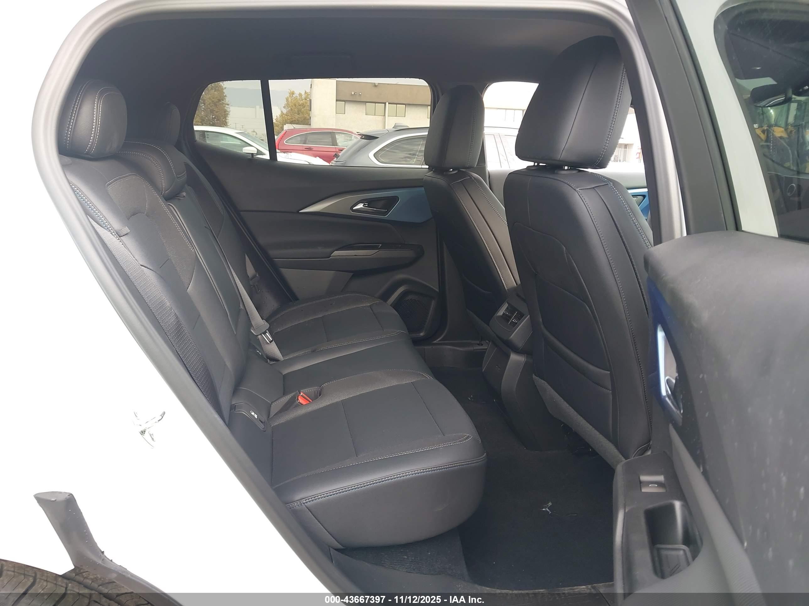 CHEVROLET EQUINOX image 8