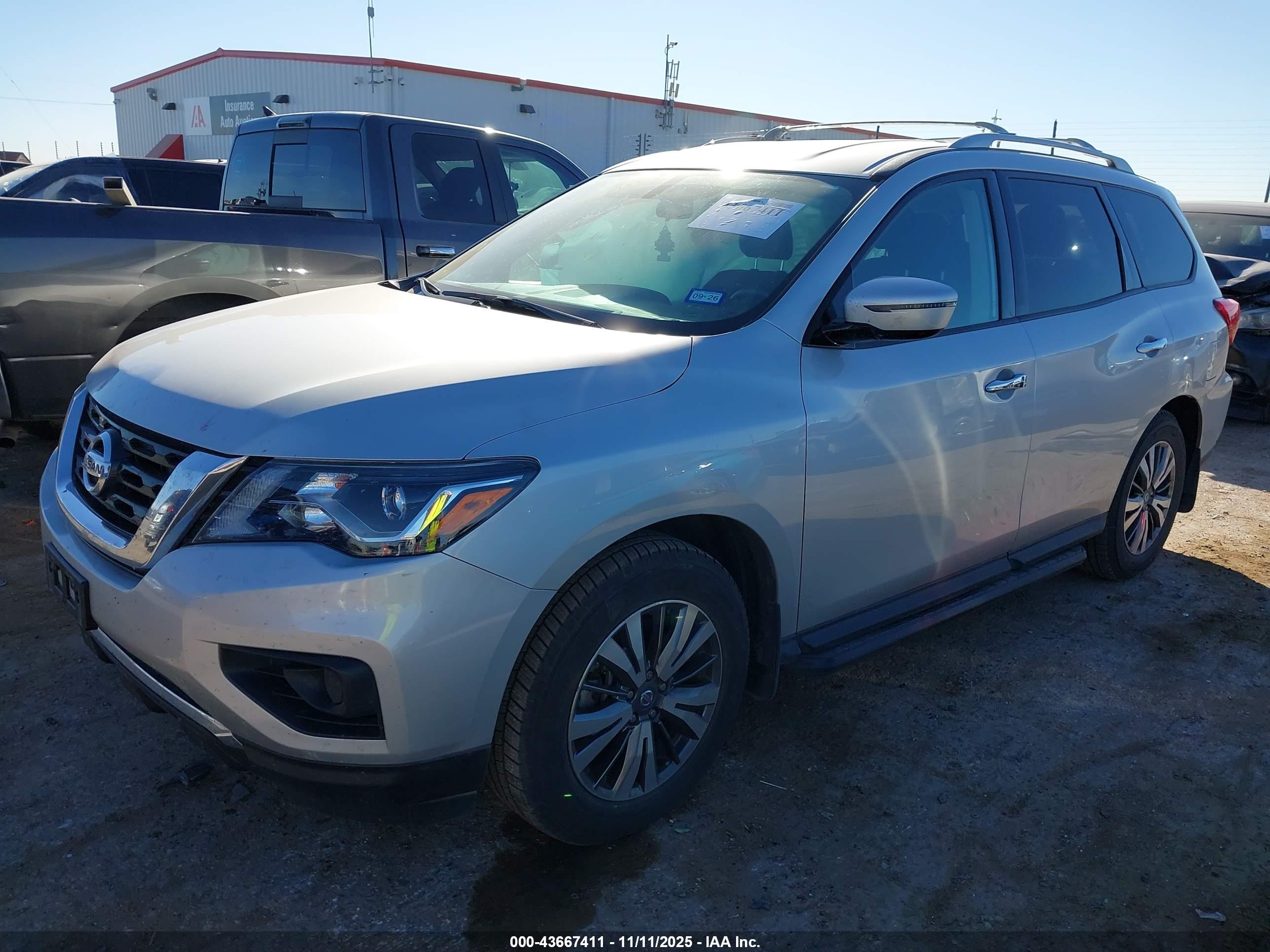 NISSAN PATHFINDER image 2