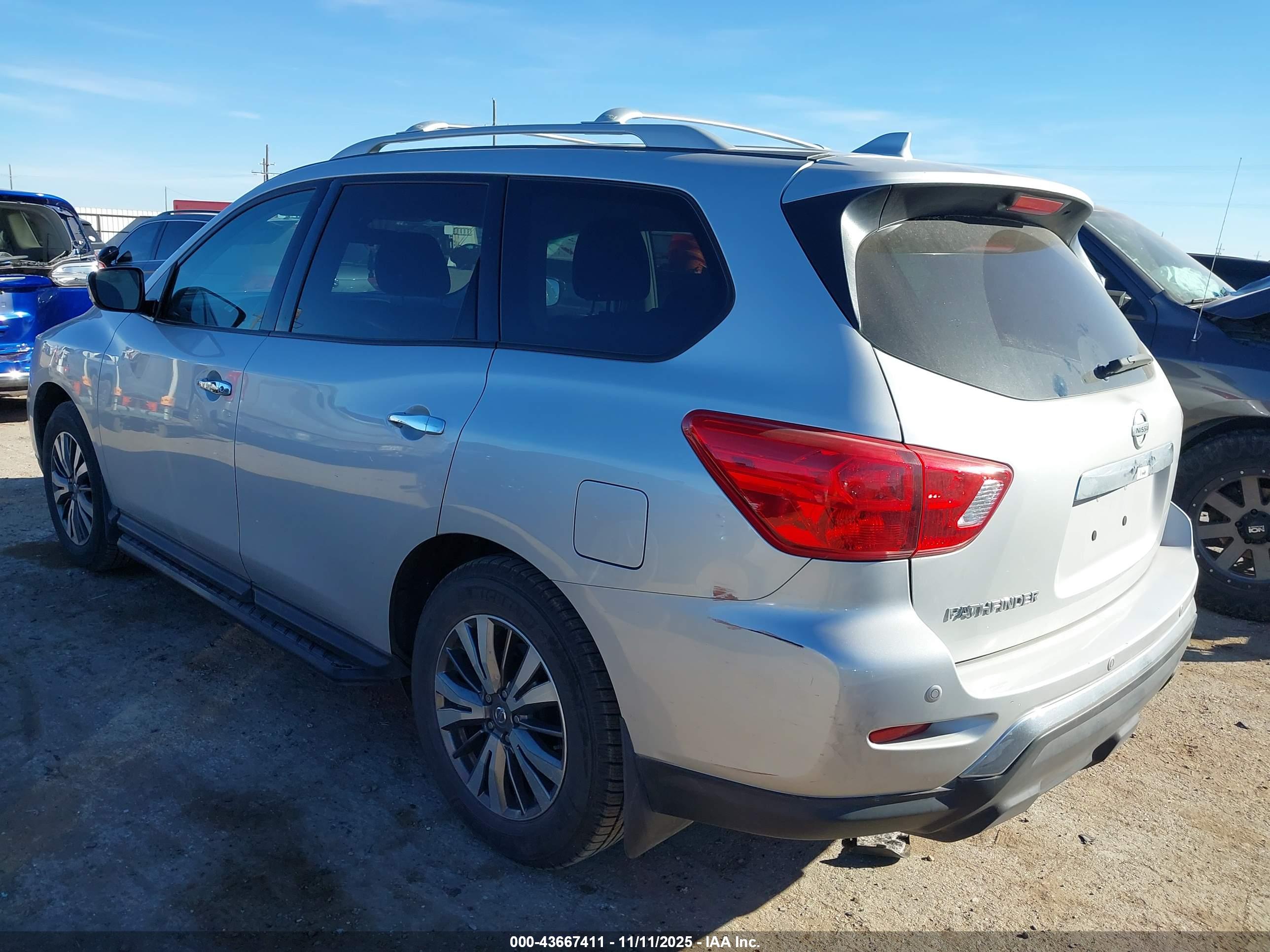 NISSAN PATHFINDER image 3
