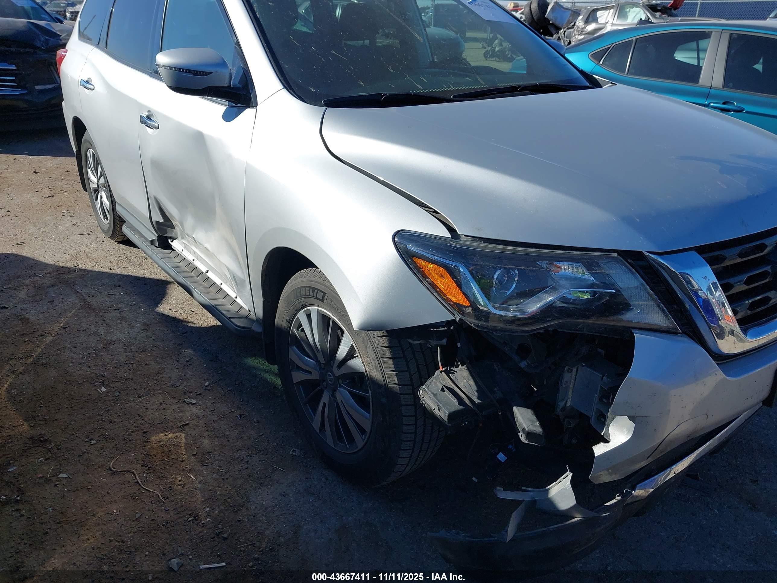 NISSAN PATHFINDER image 6