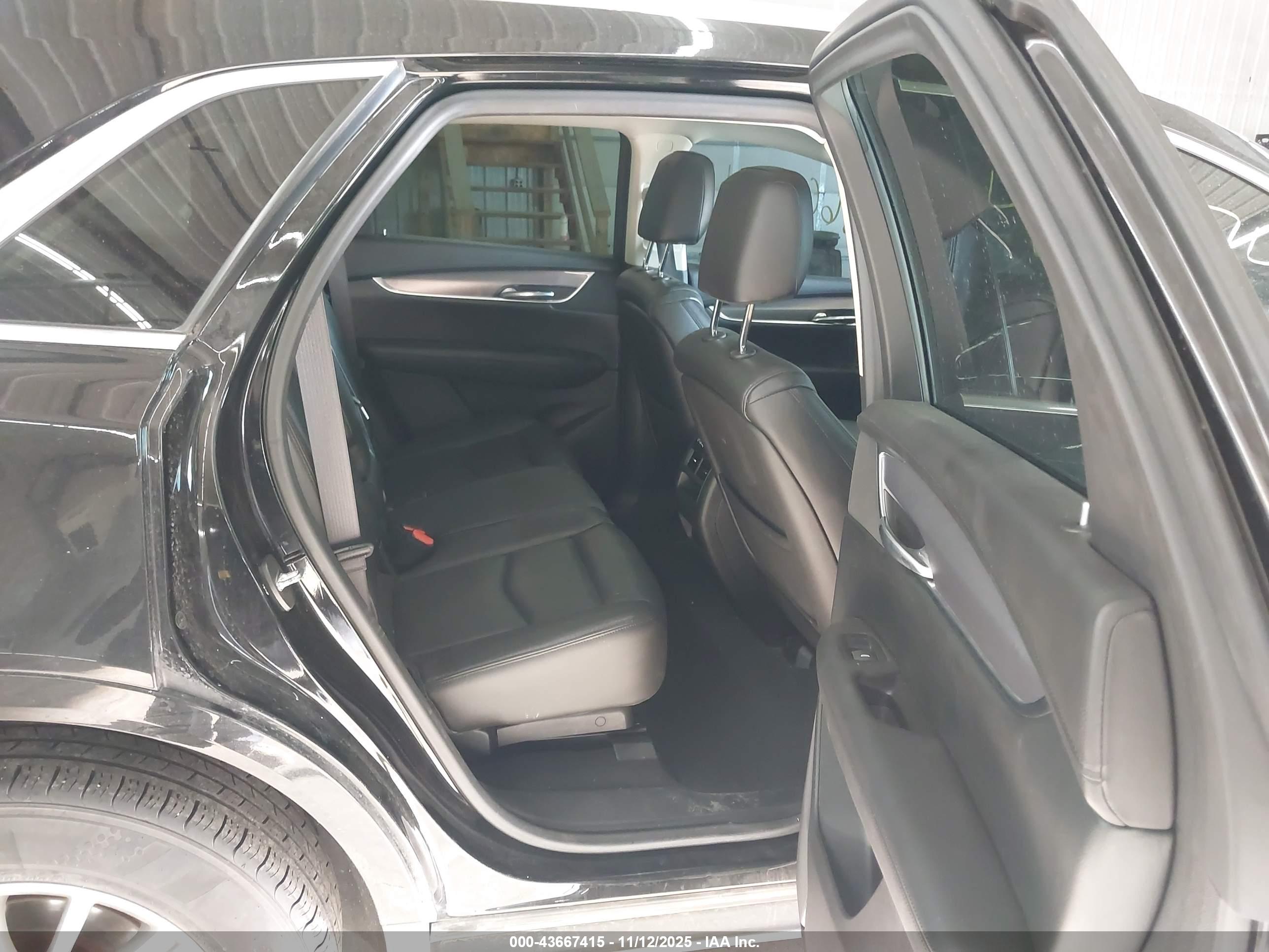 CADILLAC XT5 image 8