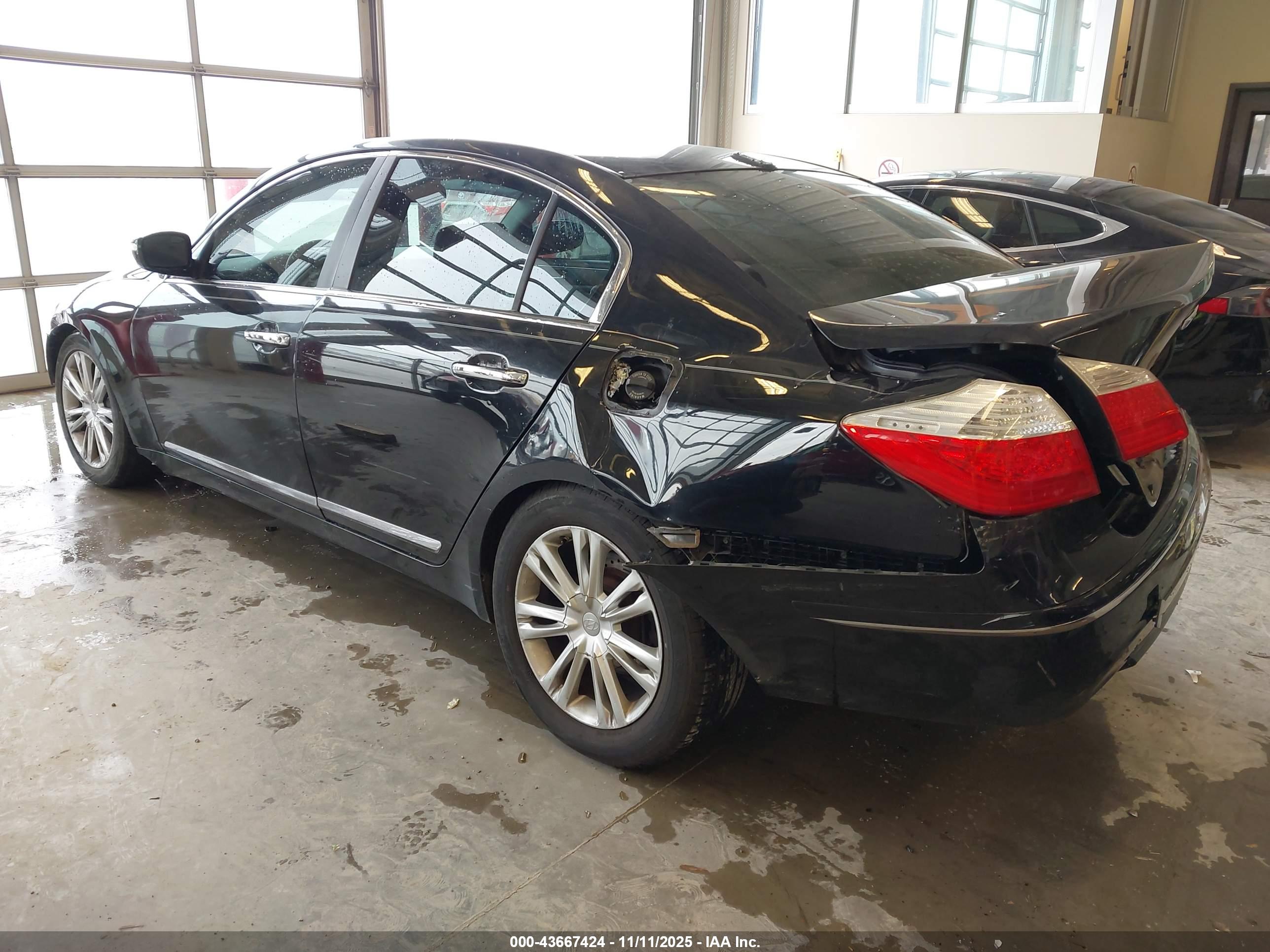 HYUNDAI GENESIS image 3