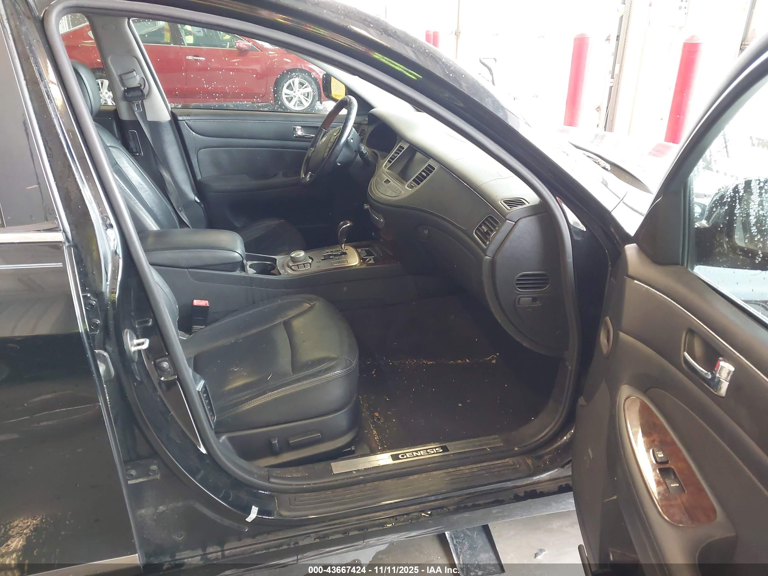 HYUNDAI GENESIS image 5