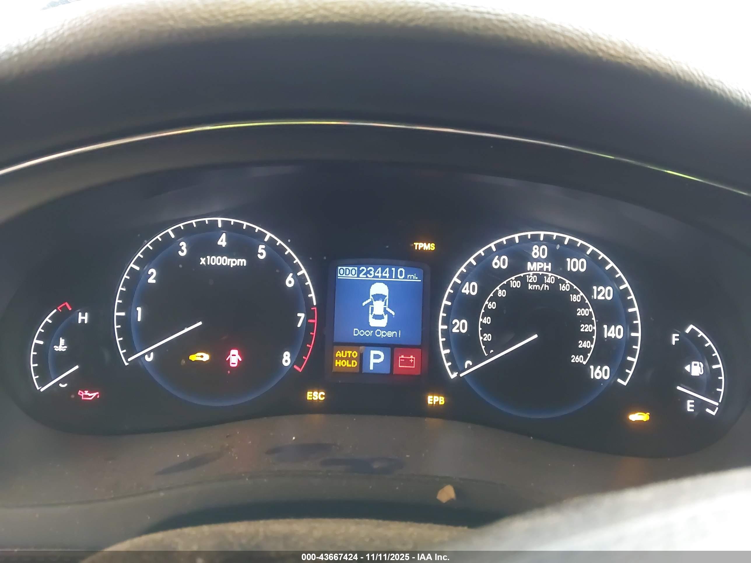 HYUNDAI GENESIS image 7
