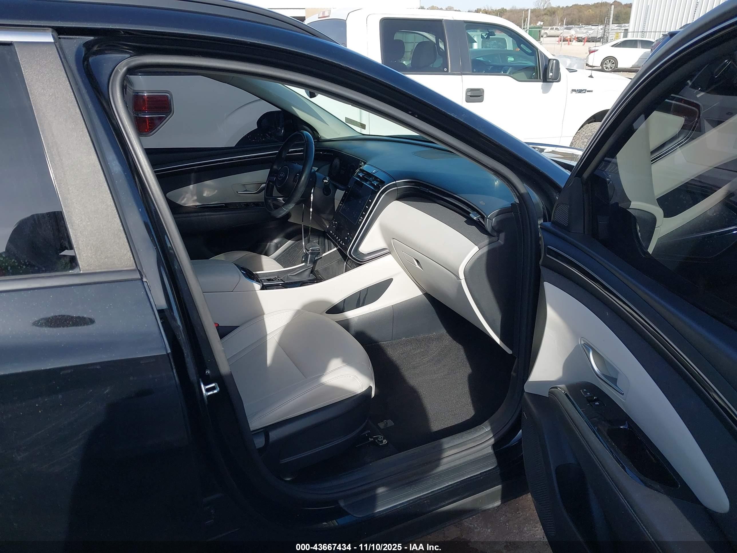 HYUNDAI TUCSON image 5
