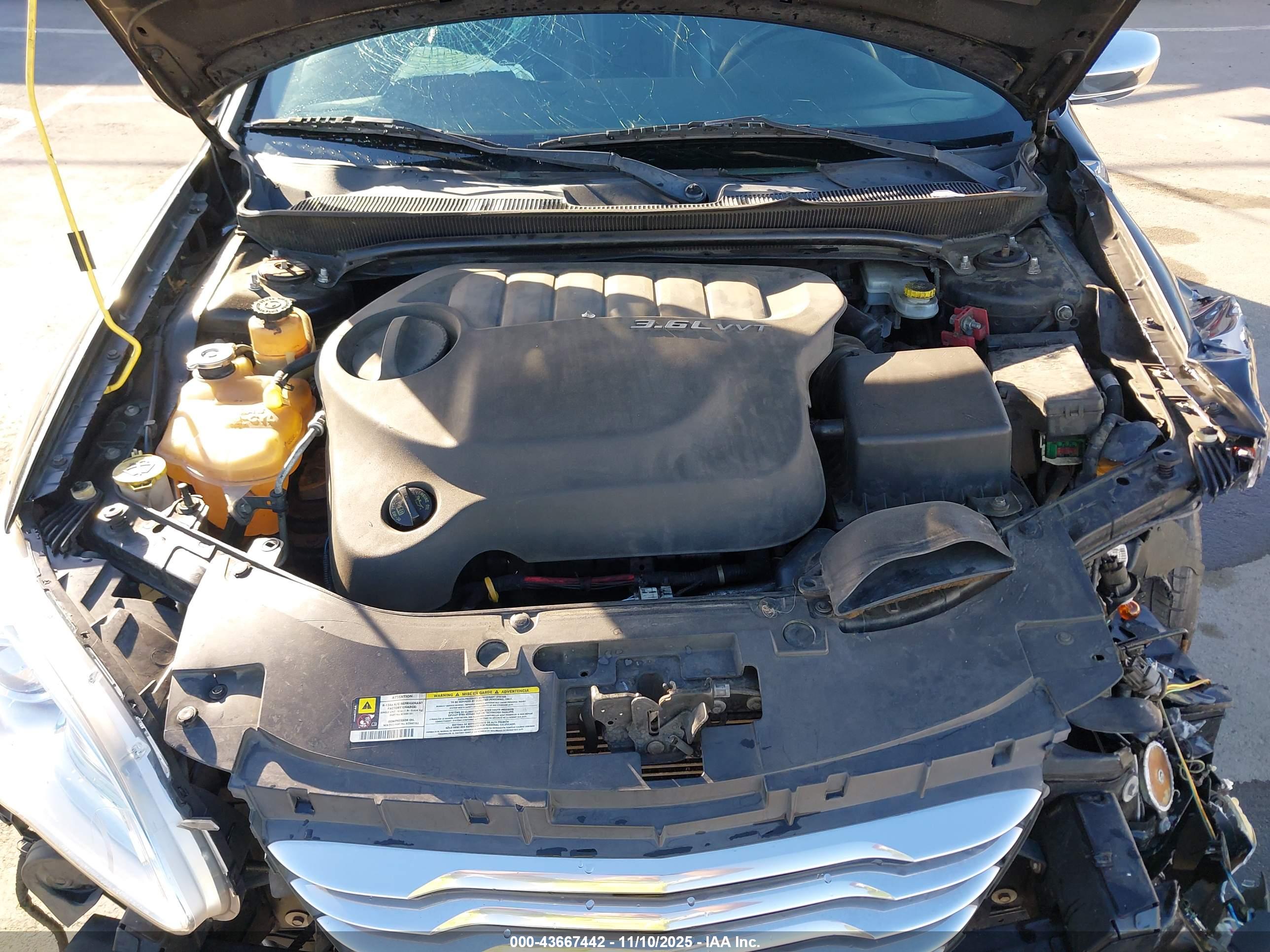 CHRYSLER 200 image 10