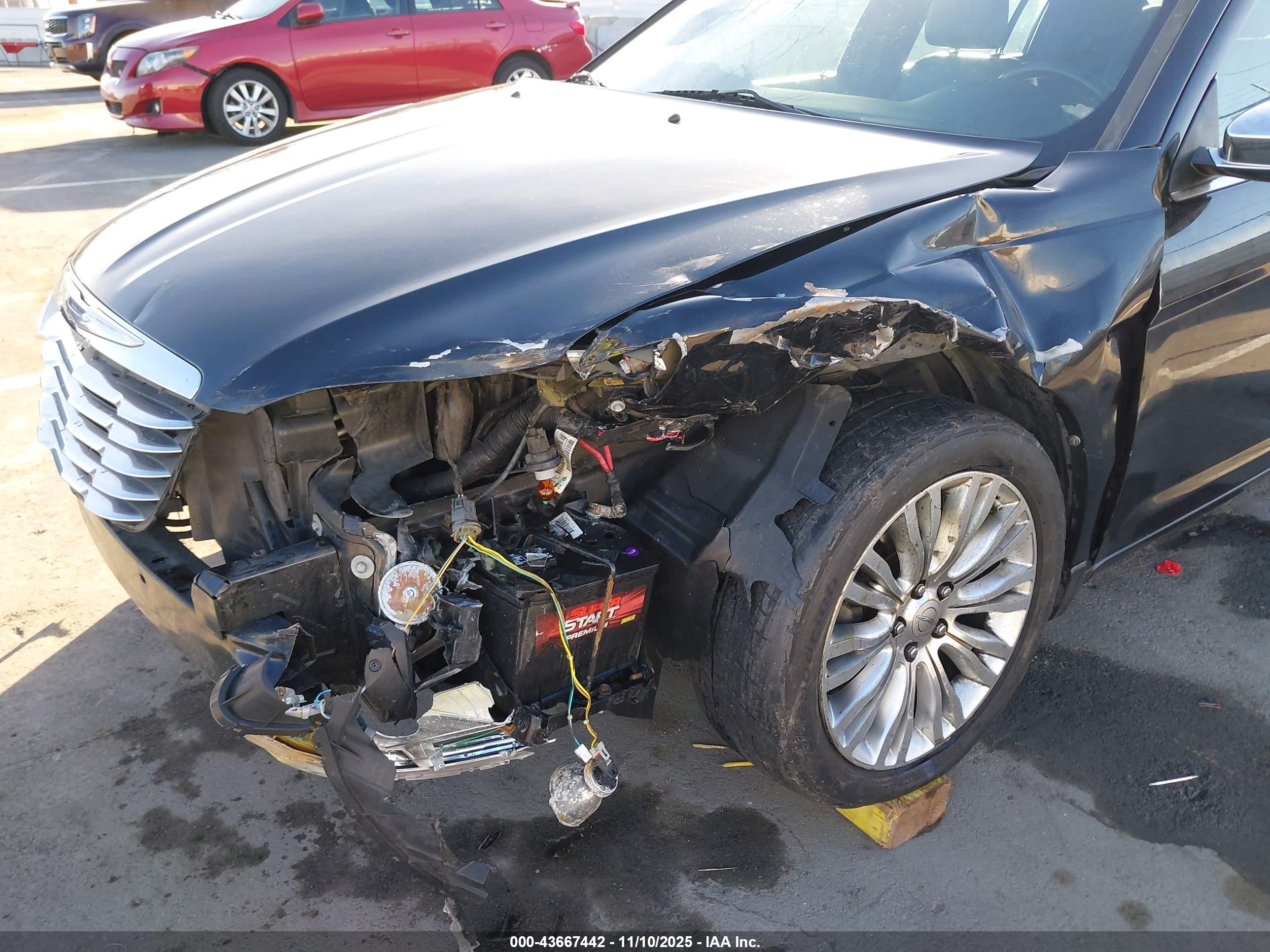 CHRYSLER 200 image 6
