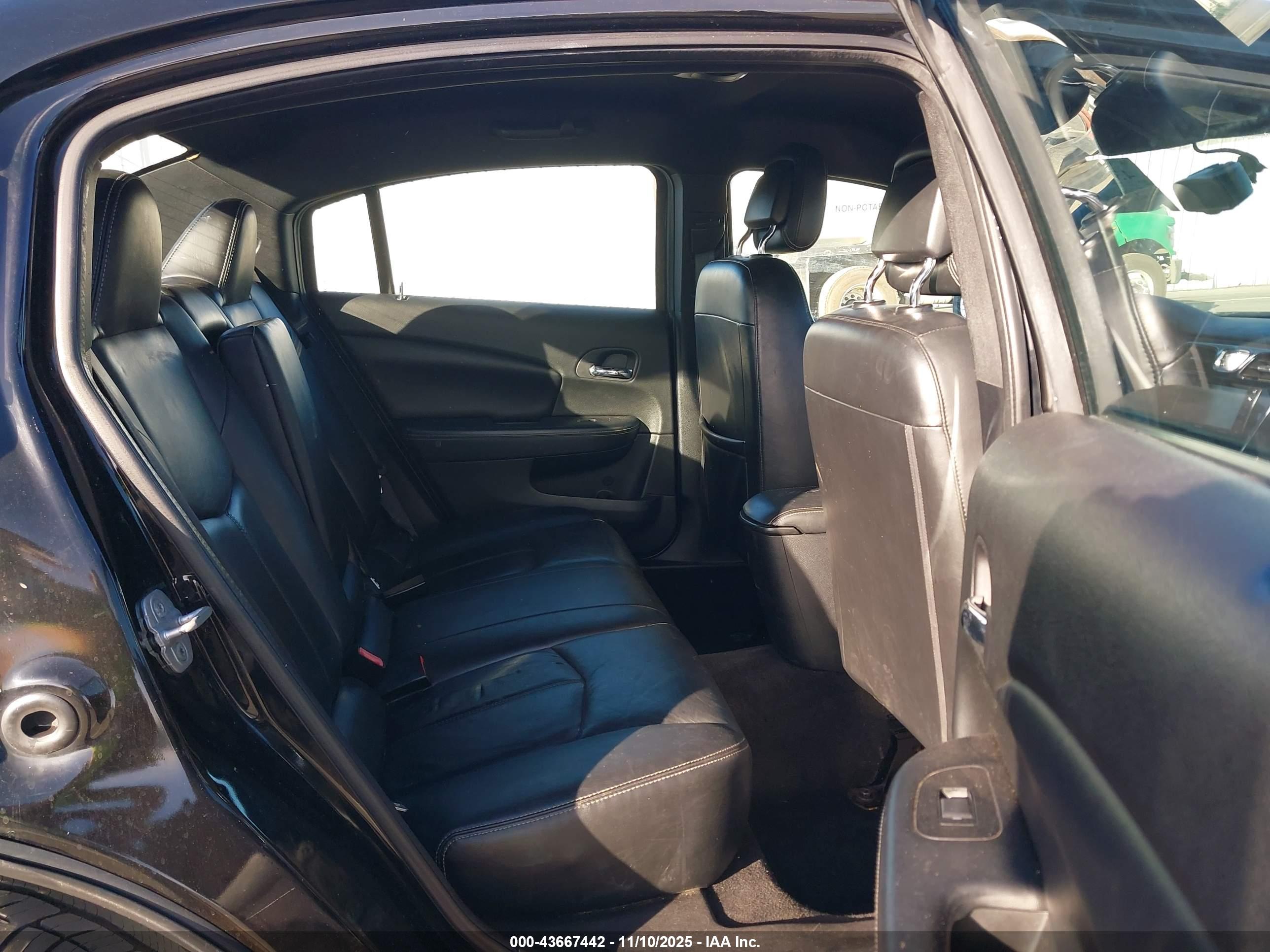 CHRYSLER 200 image 8