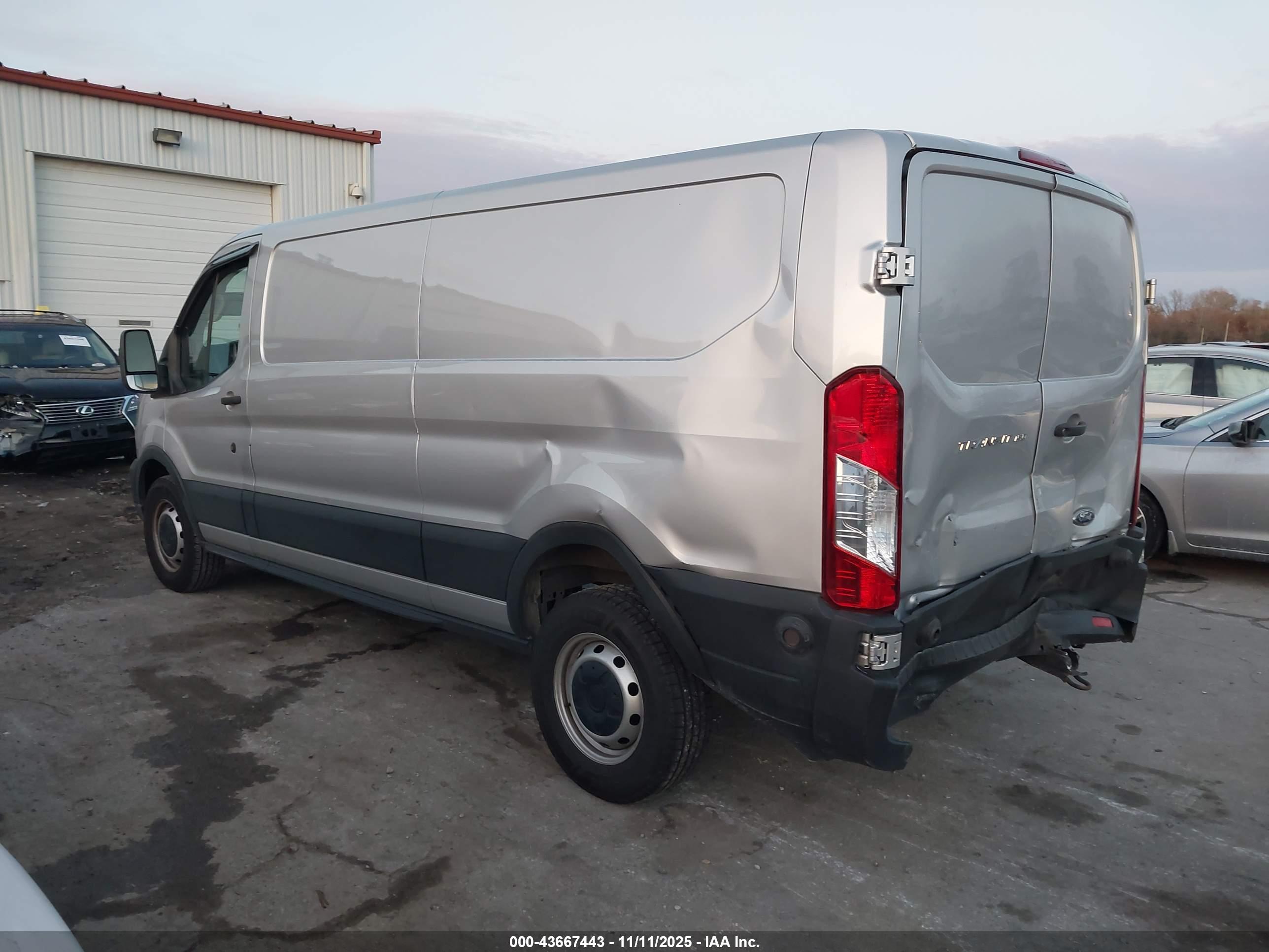 FORD TRANSIT-150 image 3