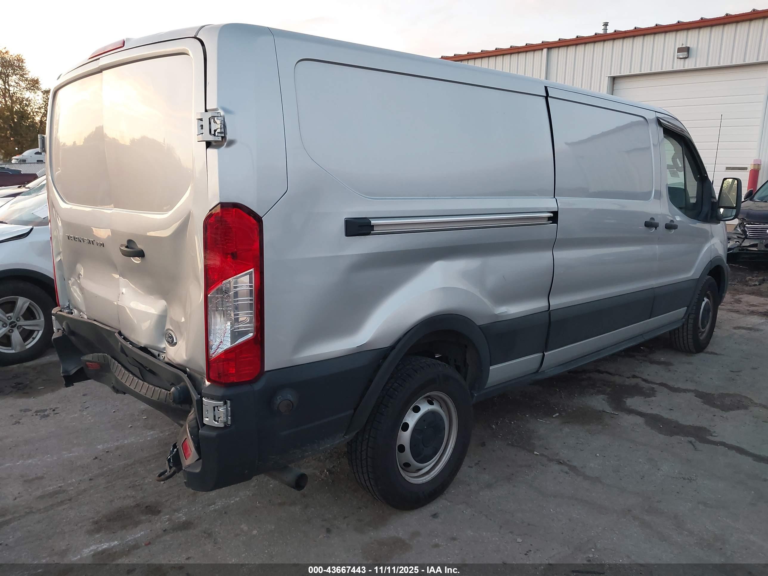 FORD TRANSIT-150 image 4
