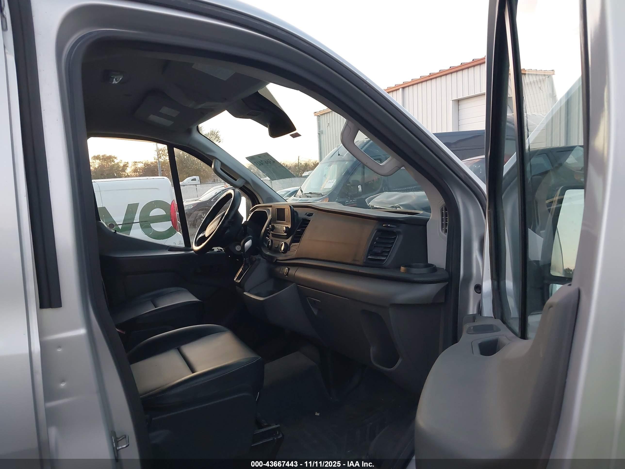 FORD TRANSIT-150 image 5