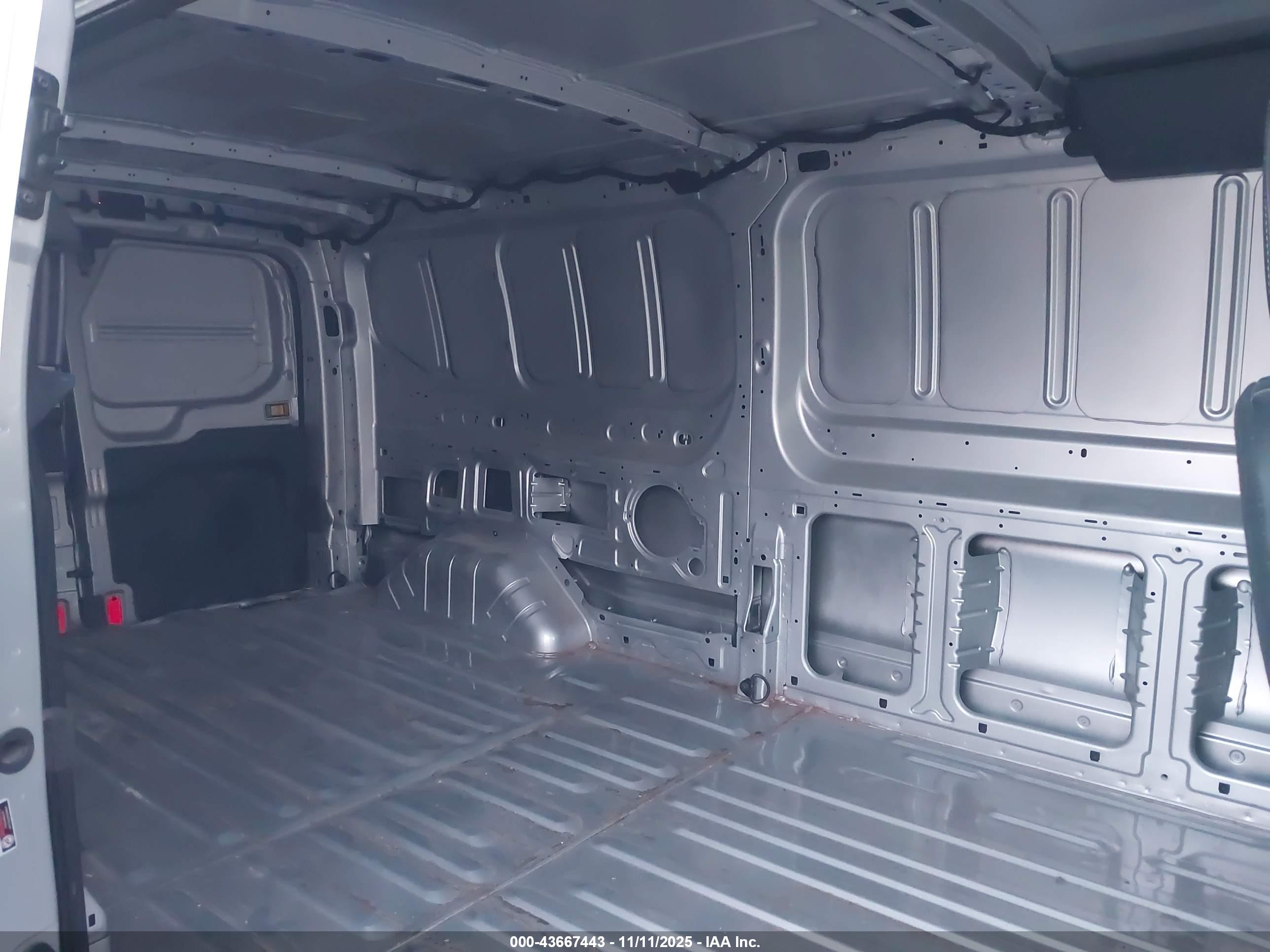 FORD TRANSIT-150 image 8