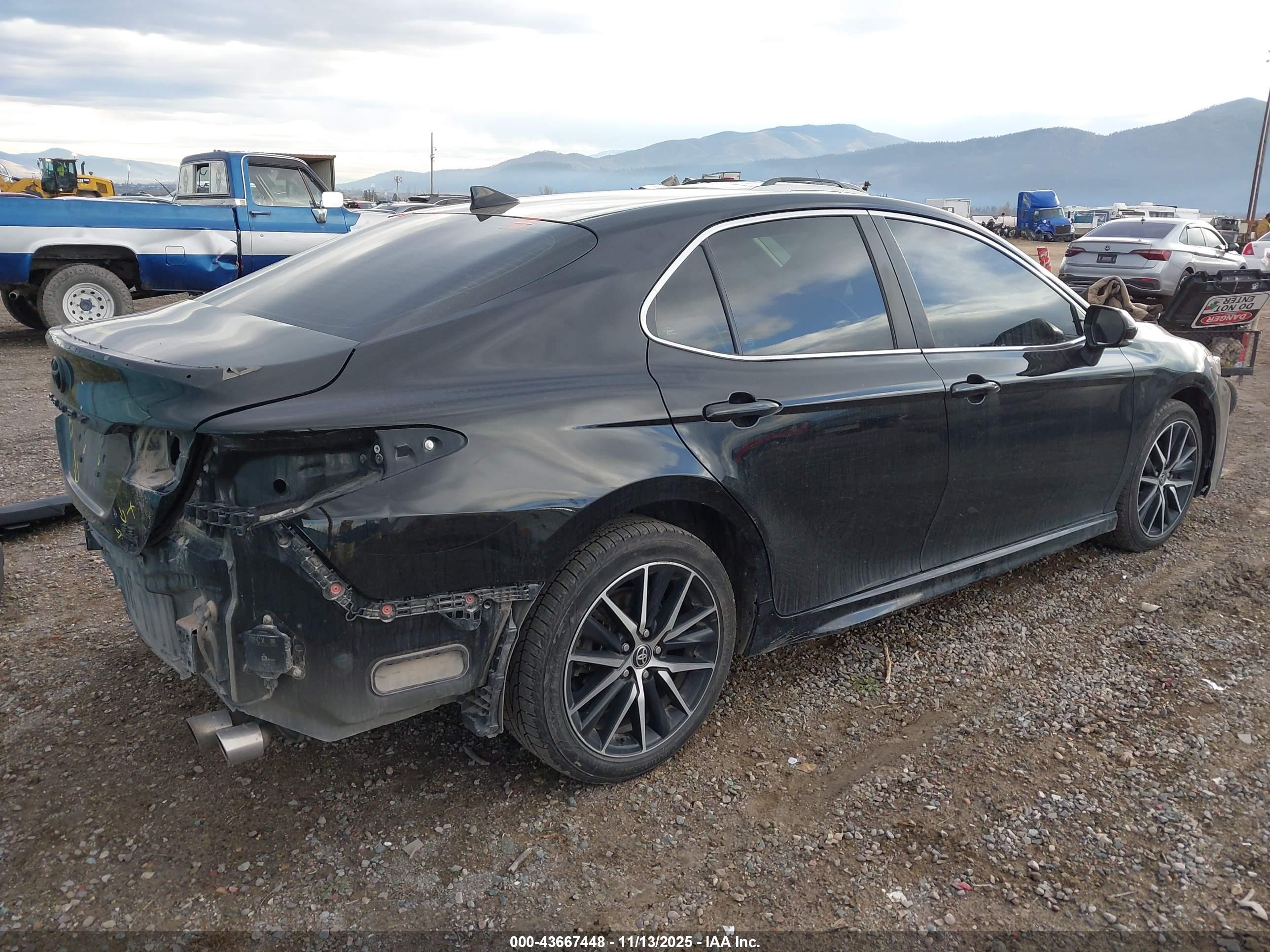 TOYOTA CAMRY image 4
