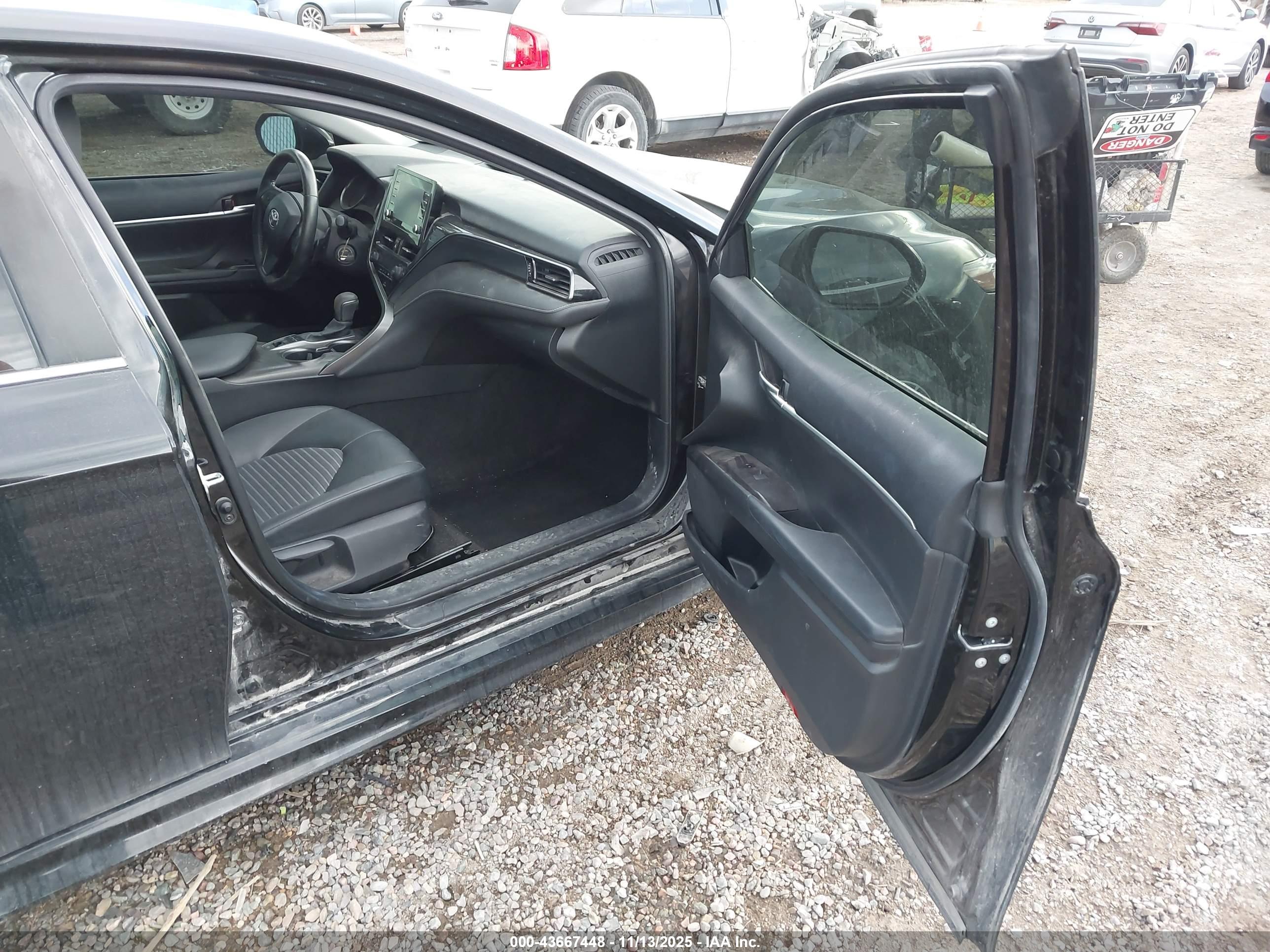 TOYOTA CAMRY image 5