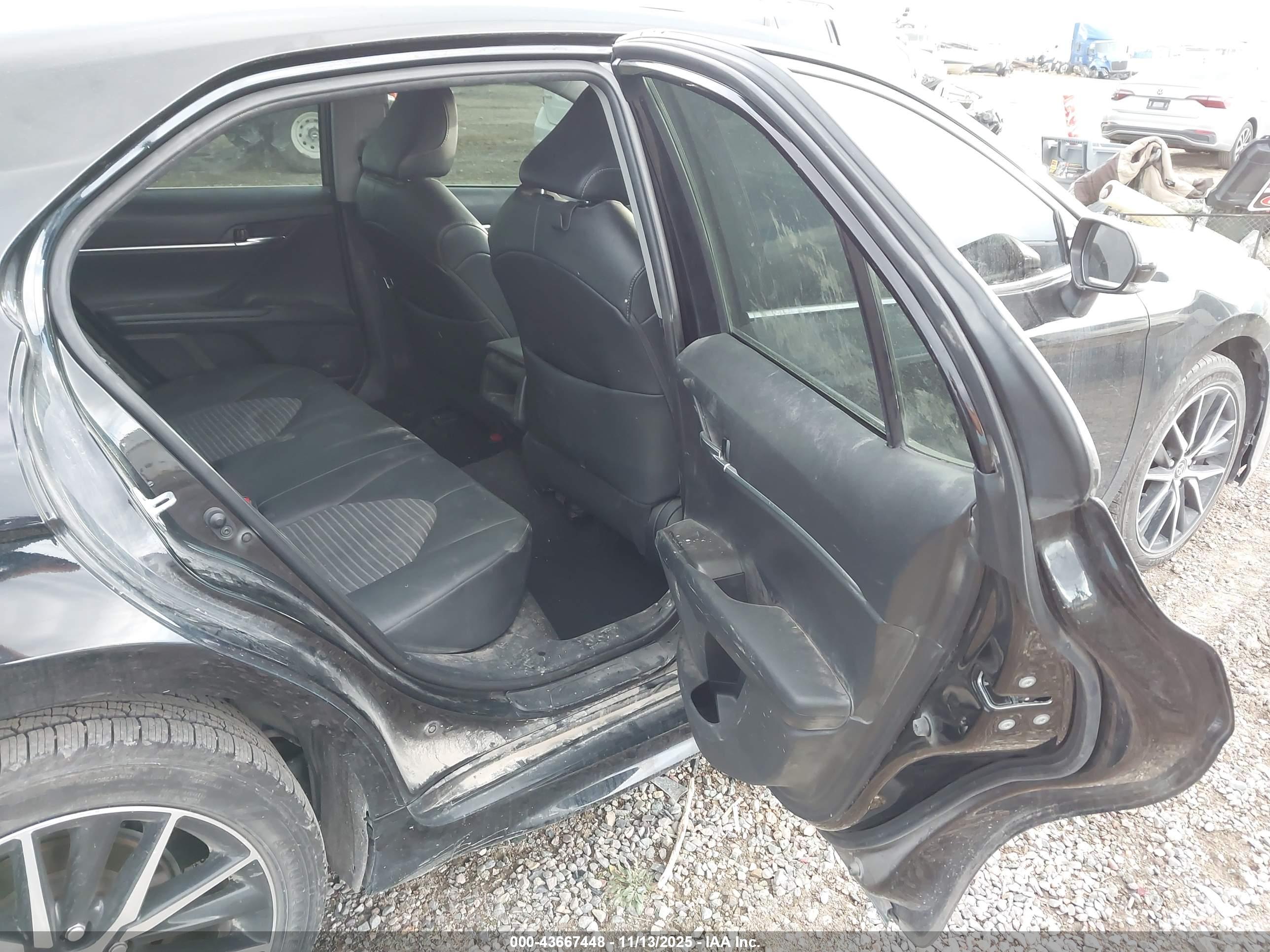 TOYOTA CAMRY image 8