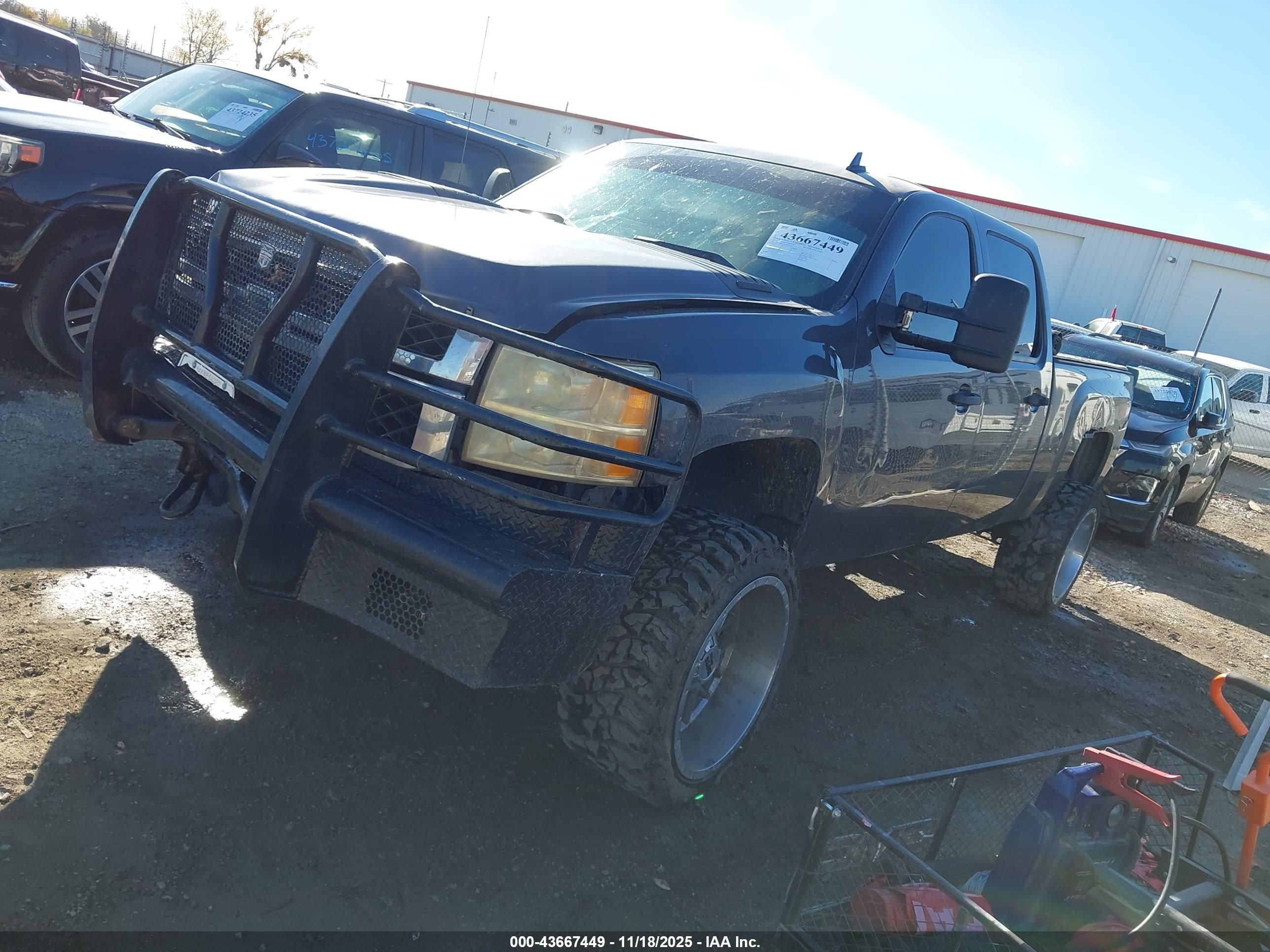 CHEVROLET SILVERADO image 2