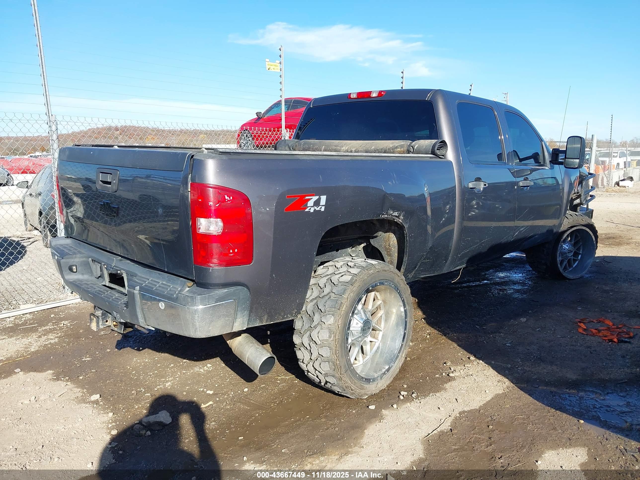 CHEVROLET SILVERADO image 4