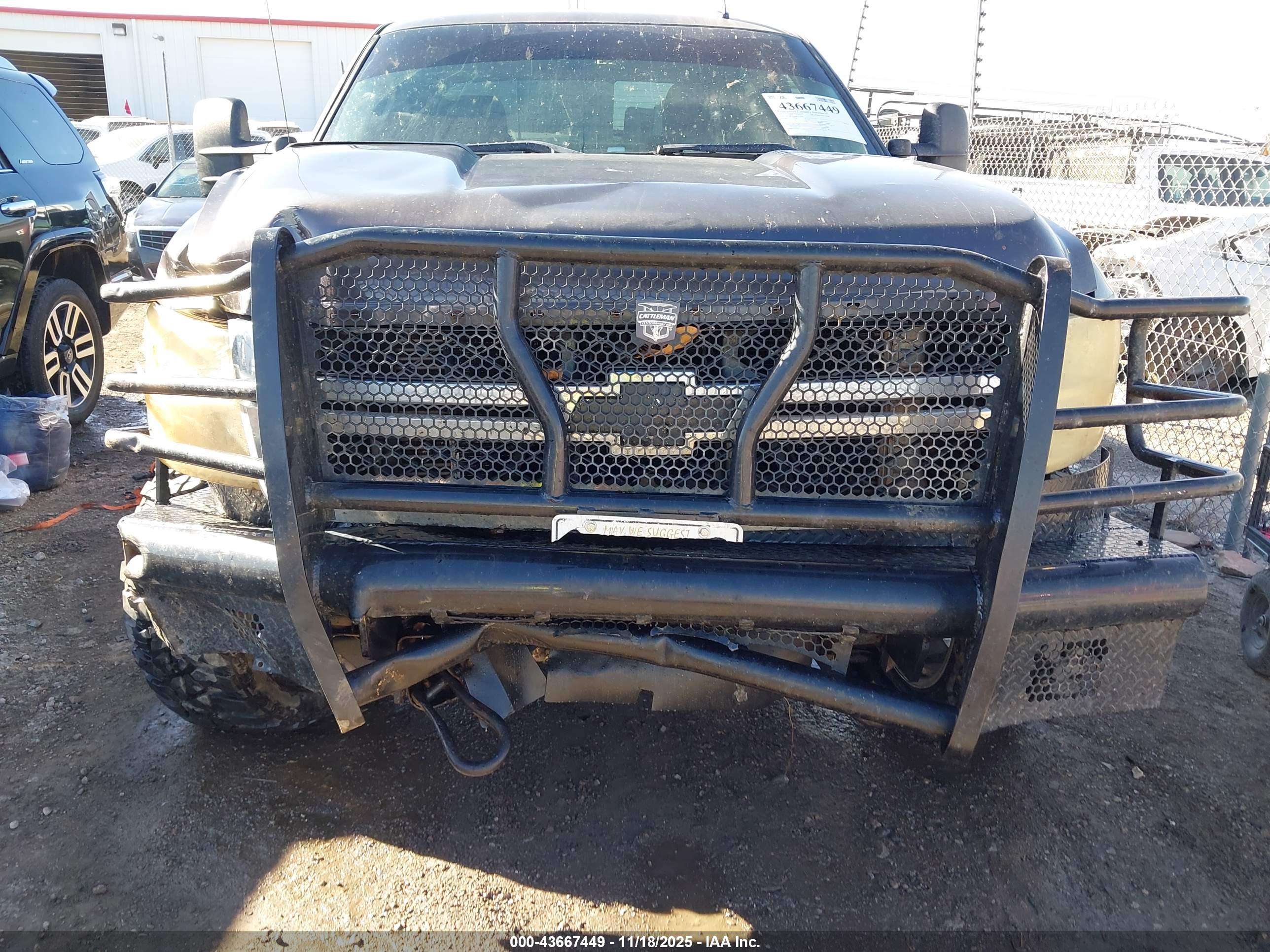 CHEVROLET SILVERADO image 6