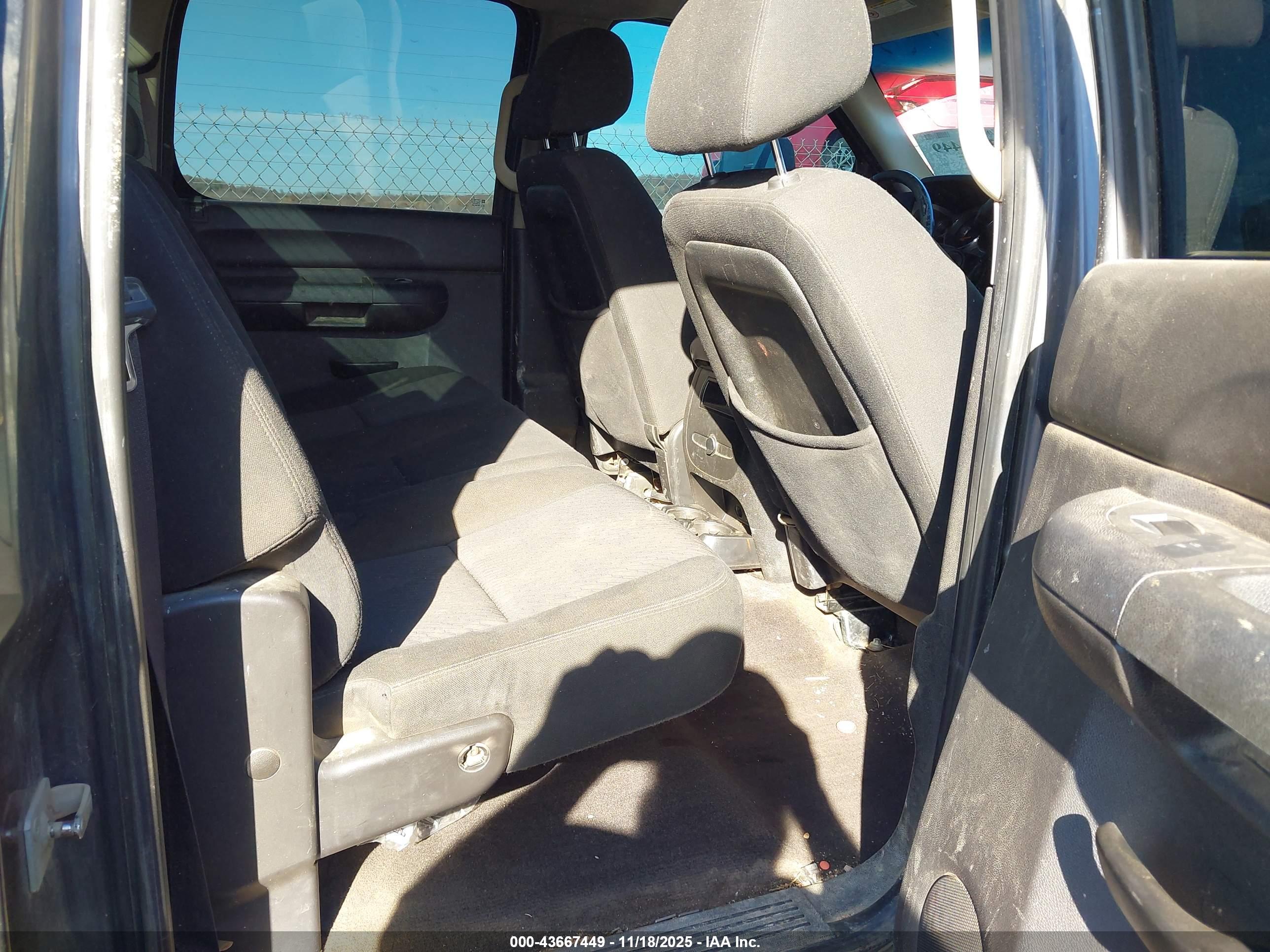 CHEVROLET SILVERADO image 8