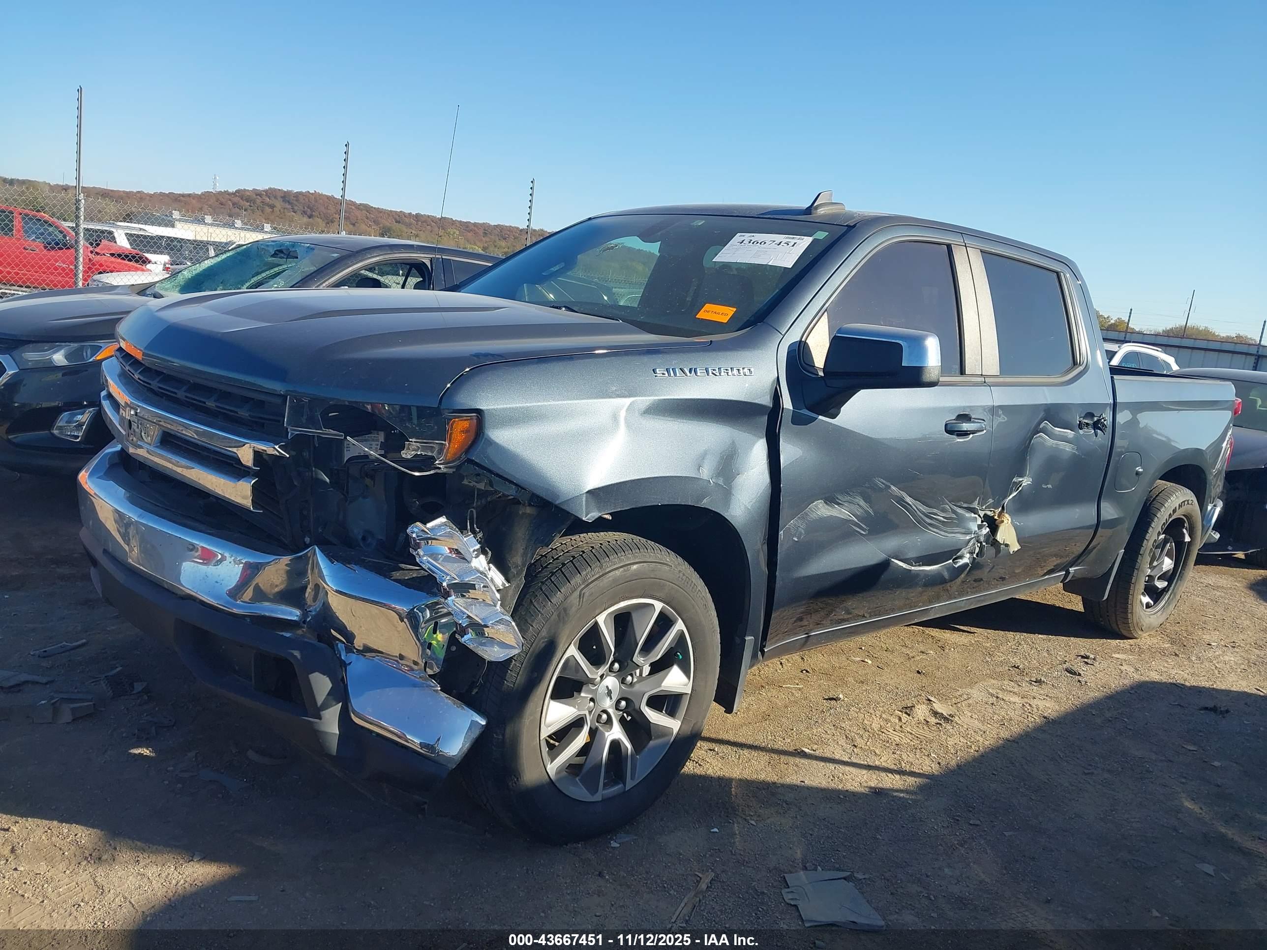 CHEVROLET SILVERADO image 2