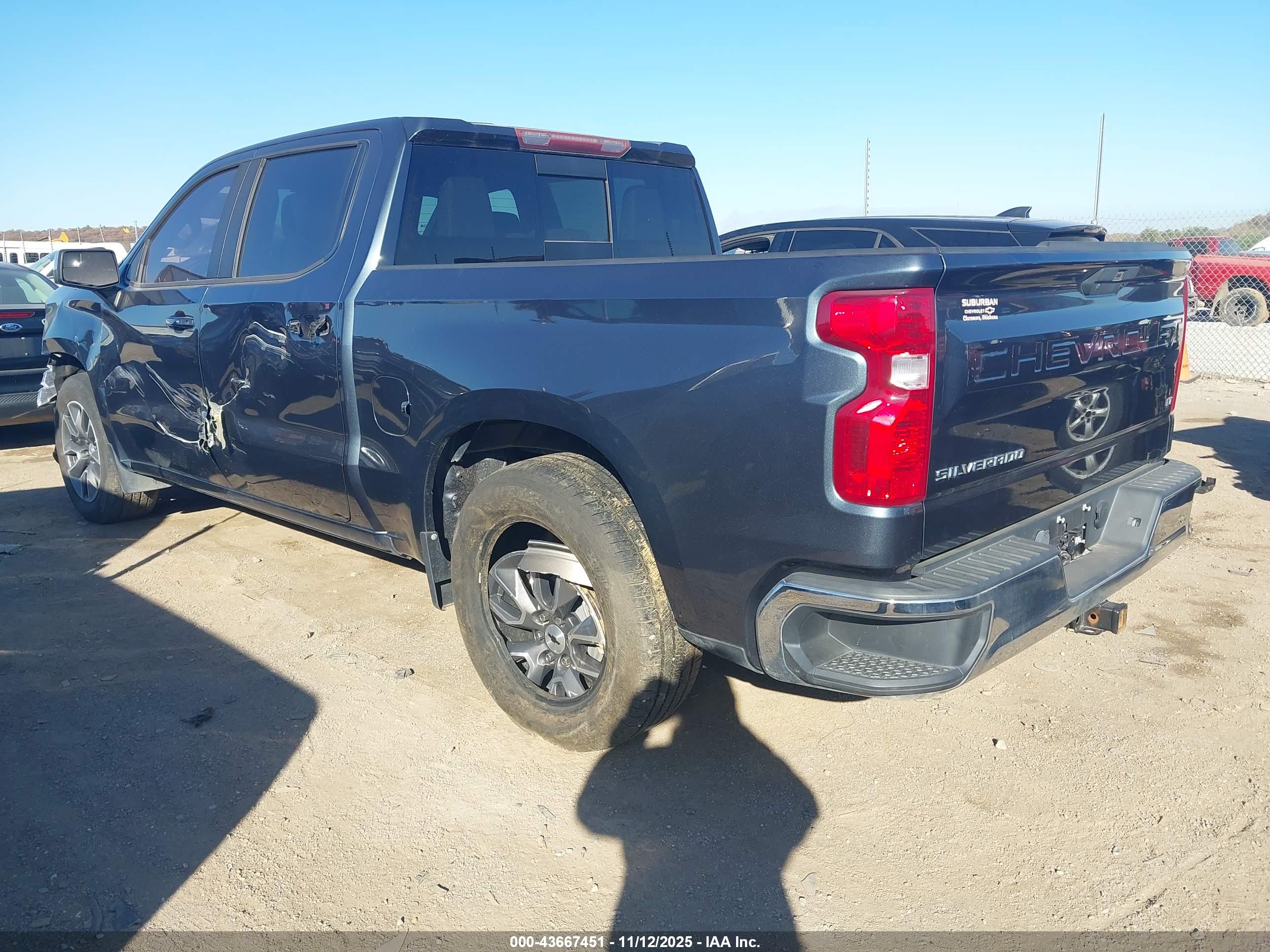 CHEVROLET SILVERADO image 3