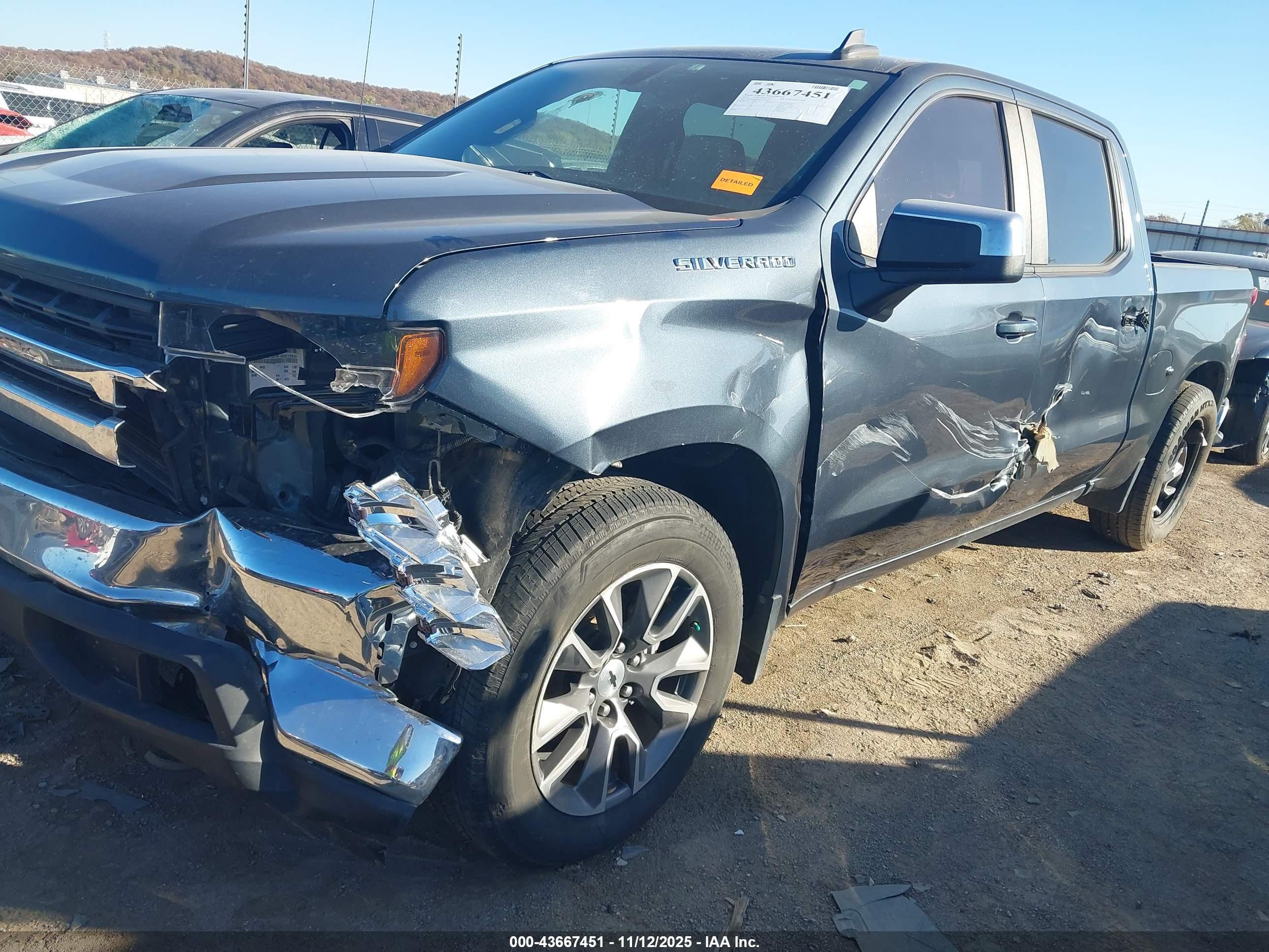 CHEVROLET SILVERADO image 6